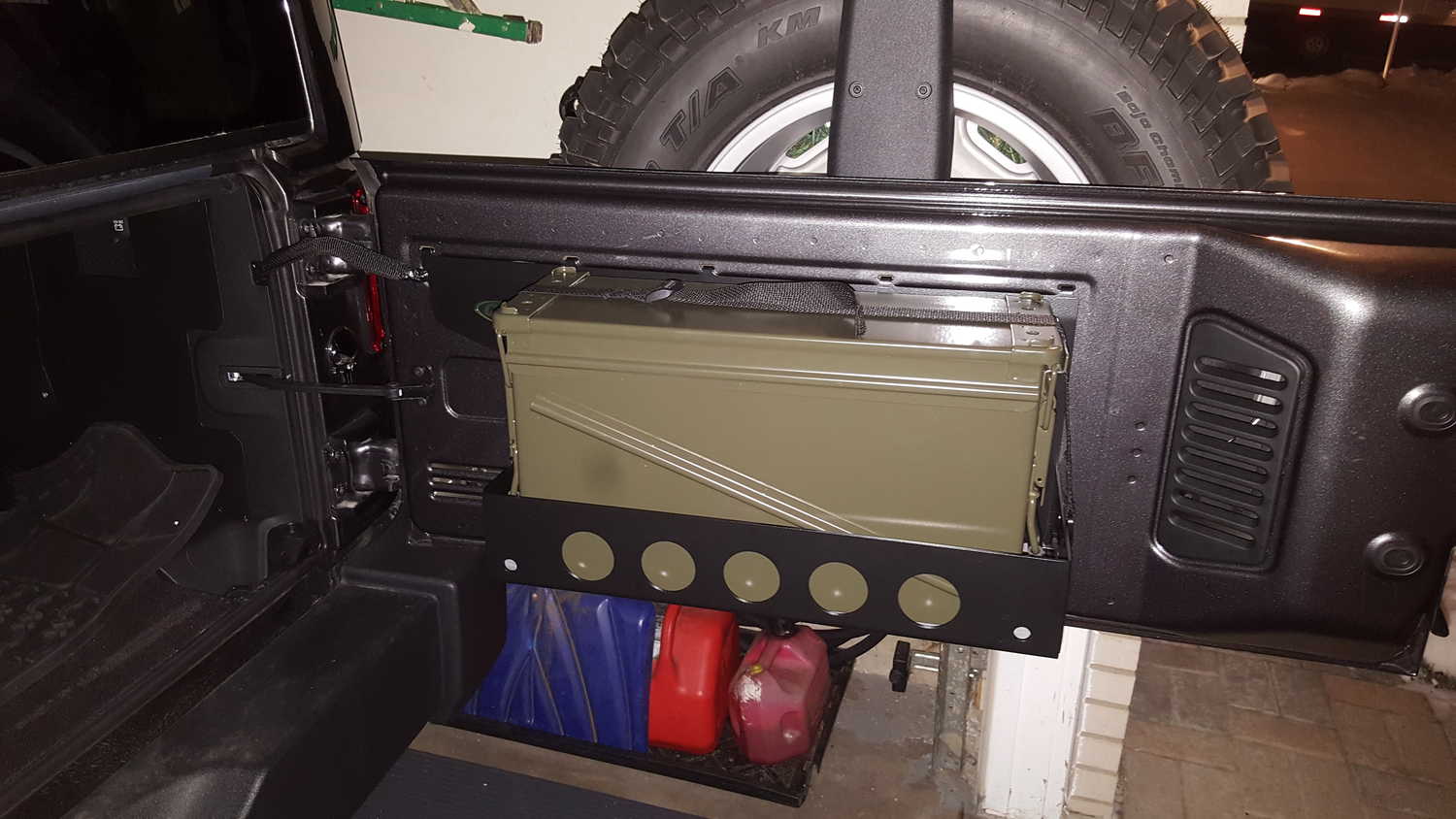 Quadratec® 12226.3000 Tailgate Cargo Shelf with 40mm Ammo Storage Can for 0717 Jeep® Wrangler