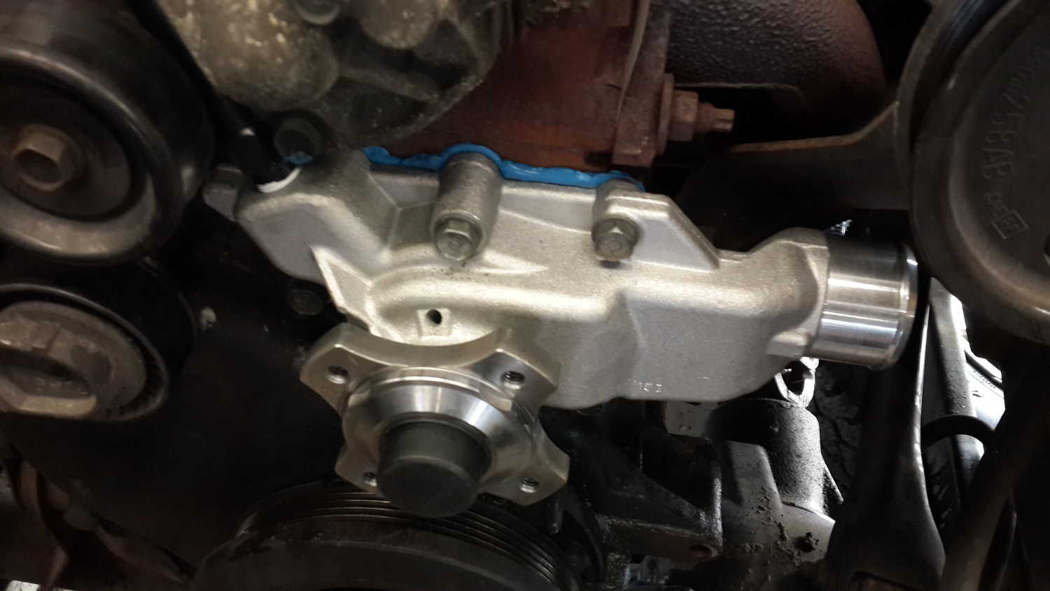 Crown Automotive 5012366ab Water Pump For 00 06 Jeep