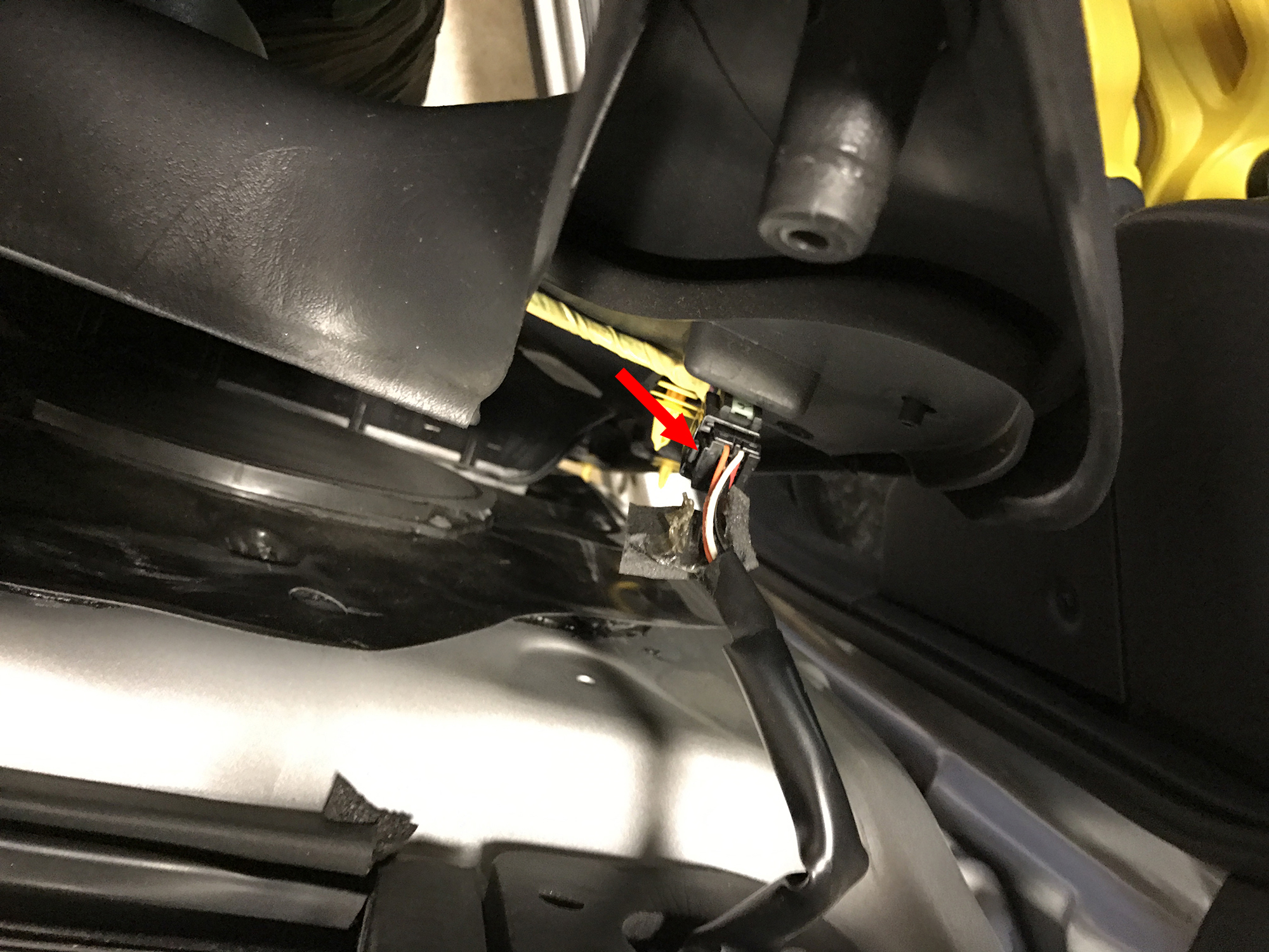 2004 Jeep Grand Cherokee Driver Side Door Wiring Harness from www.quadratec.com