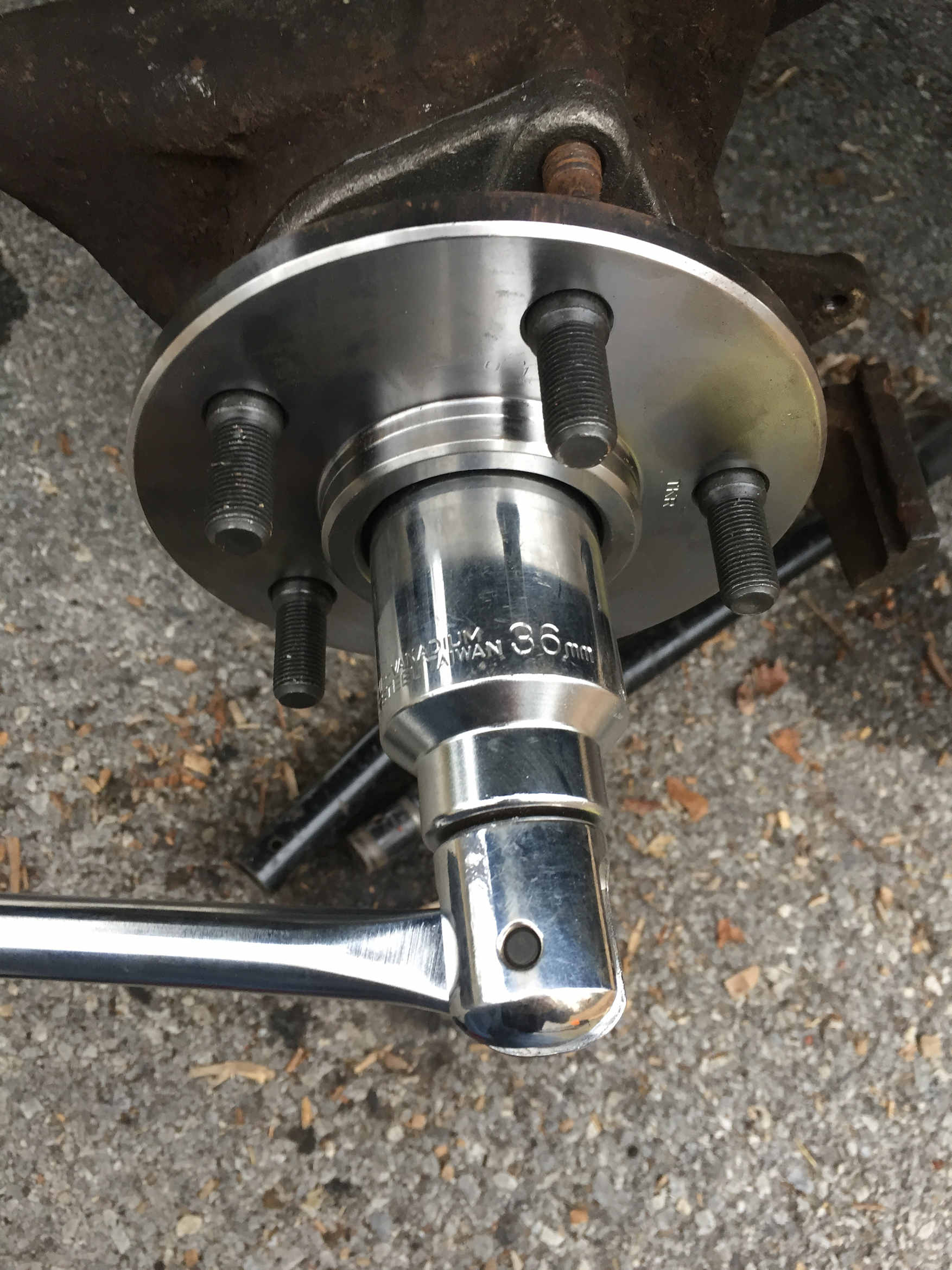 How to Install a Jeep Wrangler Front Axle UJoint and Hub Quadratec