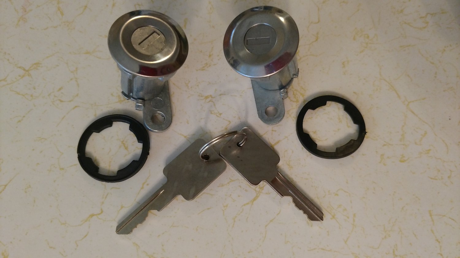 OMIX 11813.02 Door Lock Cylinder Pair for 8189 Jeep CJ7, CJ8