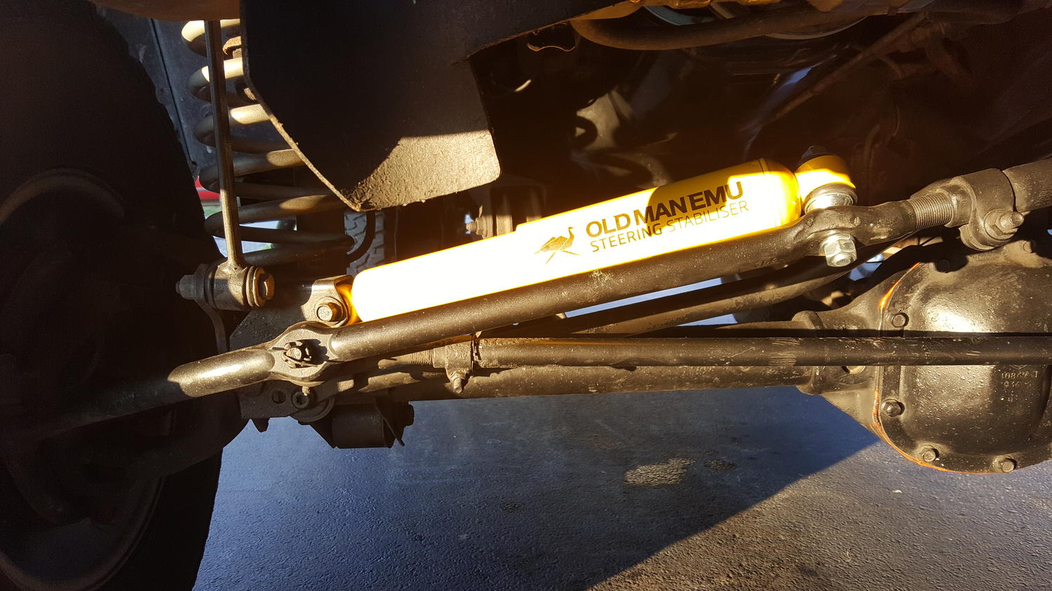 Old Man Emu OMESD40 Nitrocharger Steering Stabilizer for 8406 Jeep