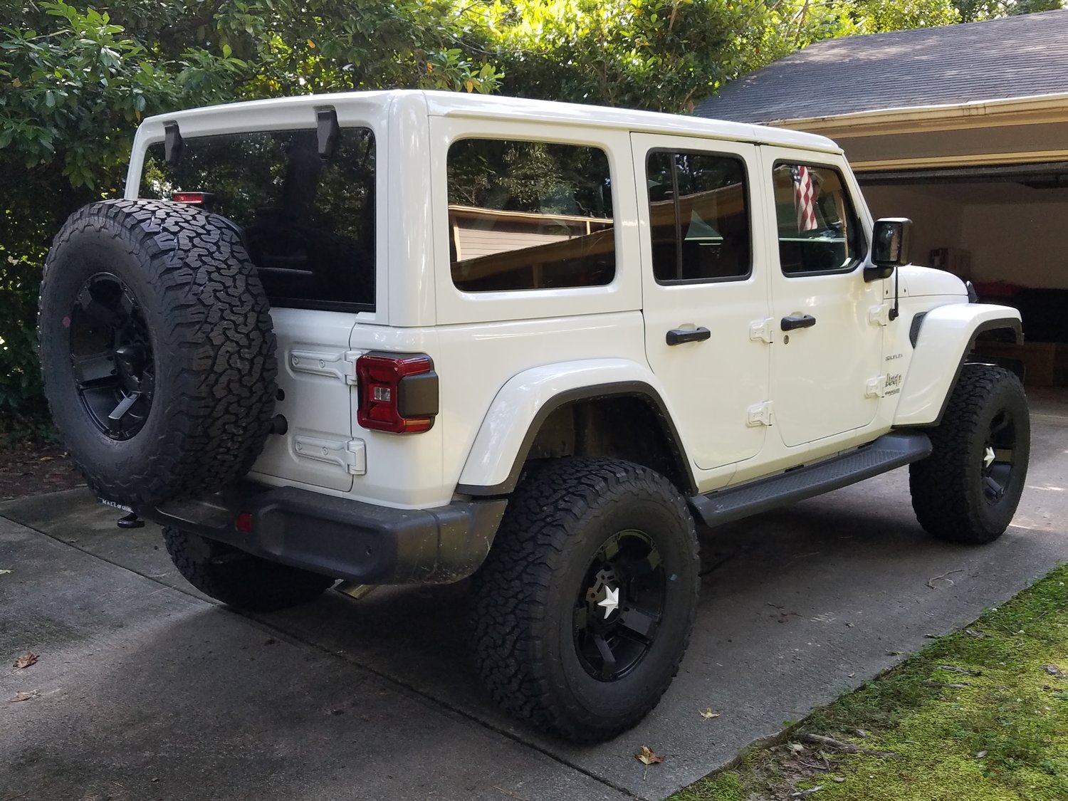 Mopar 2" Lift Kit with Fox Series Shocks for 2018 Jeep Wrangler JL 4