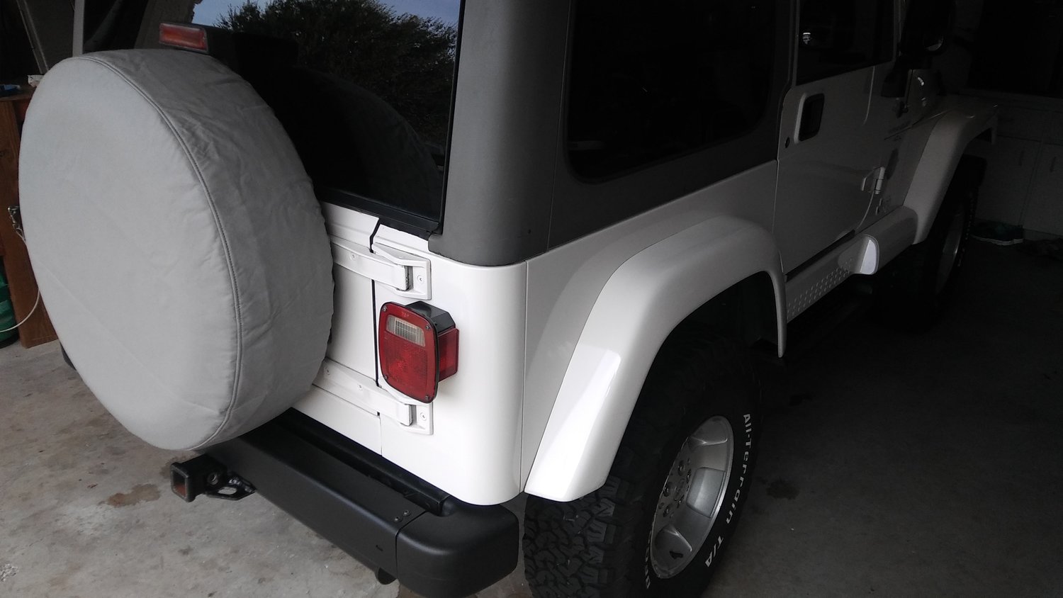 MasterTop Tire Cover Quadratec