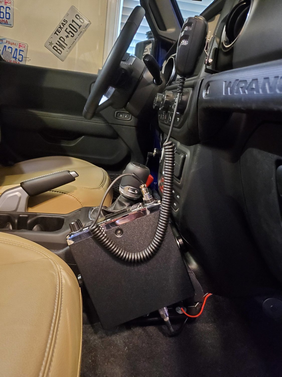 Quadratec Quick Disconnect Universal CB Radio Mount for 1822 Jeep Wrangler JL & Gladiator JT