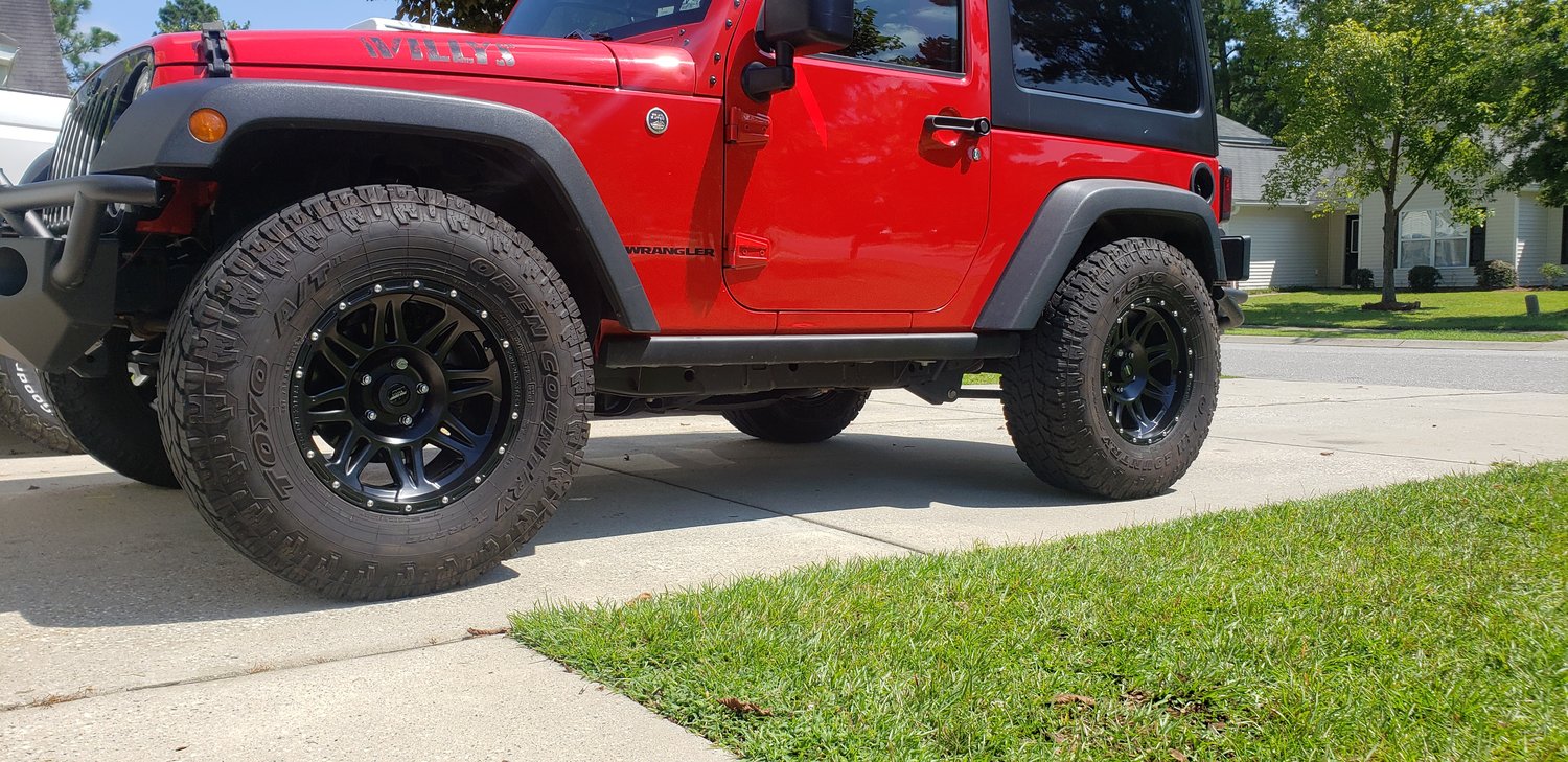 Pro Comp Series 05 Wheel in Black for 0723 Jeep Wrangler JL, JK