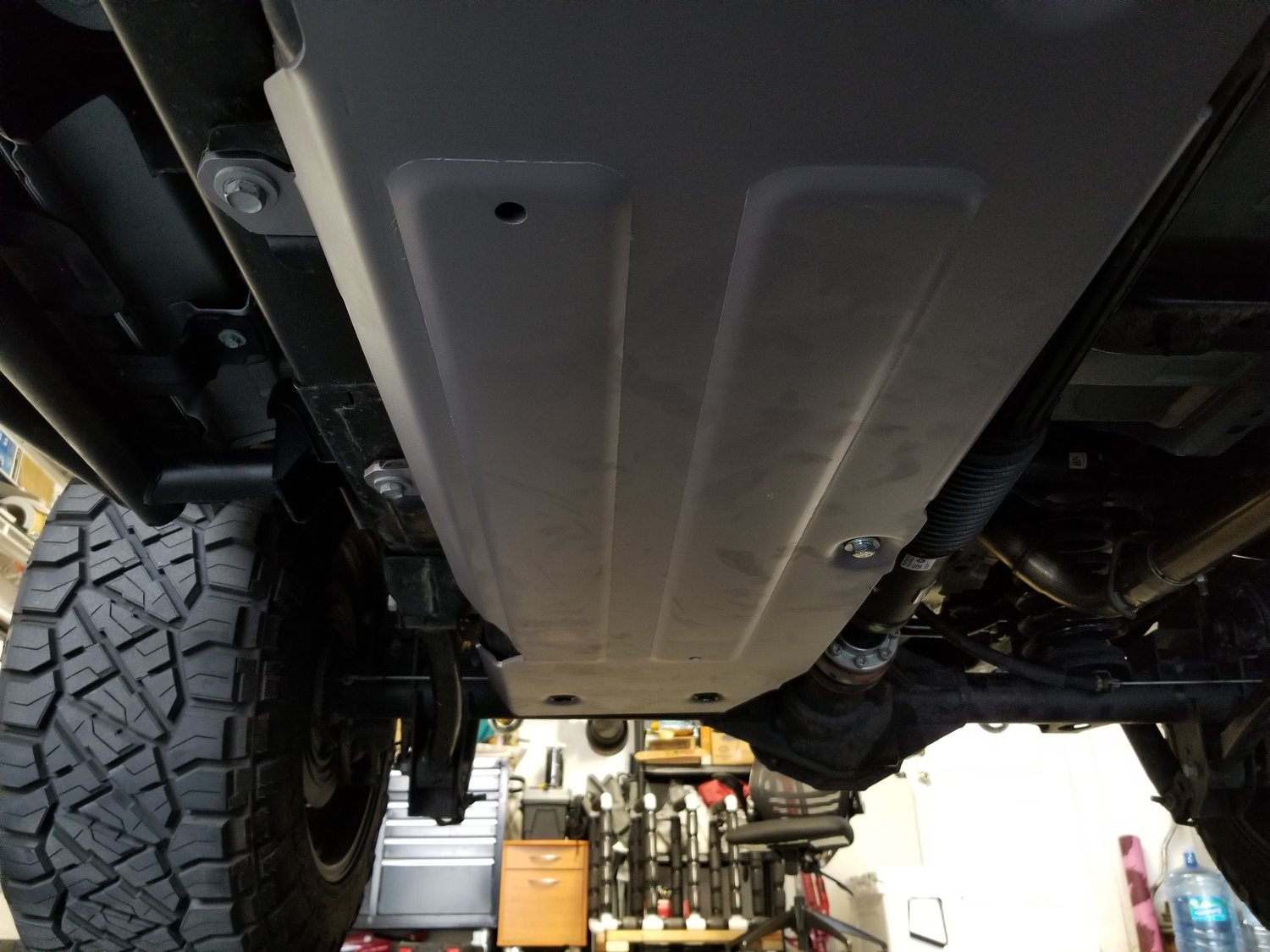 Quadratec Aluminum Modular Fuel Tank Skid Plate for 1823 Jeep Wrangler