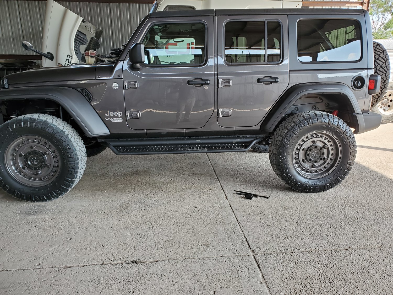 Go Rhino D14506T Dominator D1 Side Steps for 18-20 Jeep Wrangler JL Unlimited | Quadratec