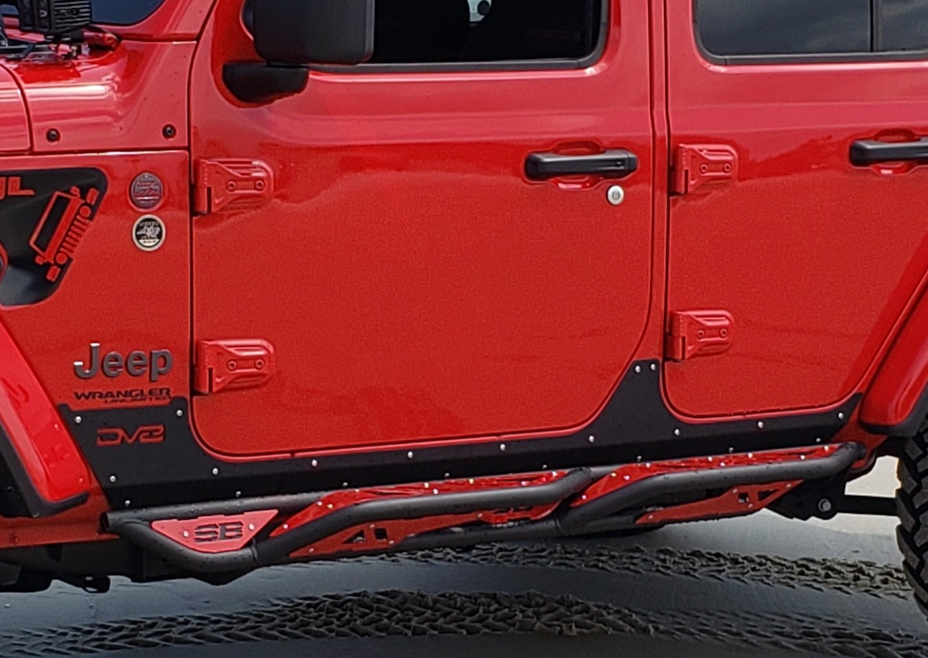 Smittybilt スミティビルト<br>ジープ JEEP  JL ラングラー<br>Apollo Rock Sliders with Steps<br>アポロ ロックスライダー ステップ<br>送料無料