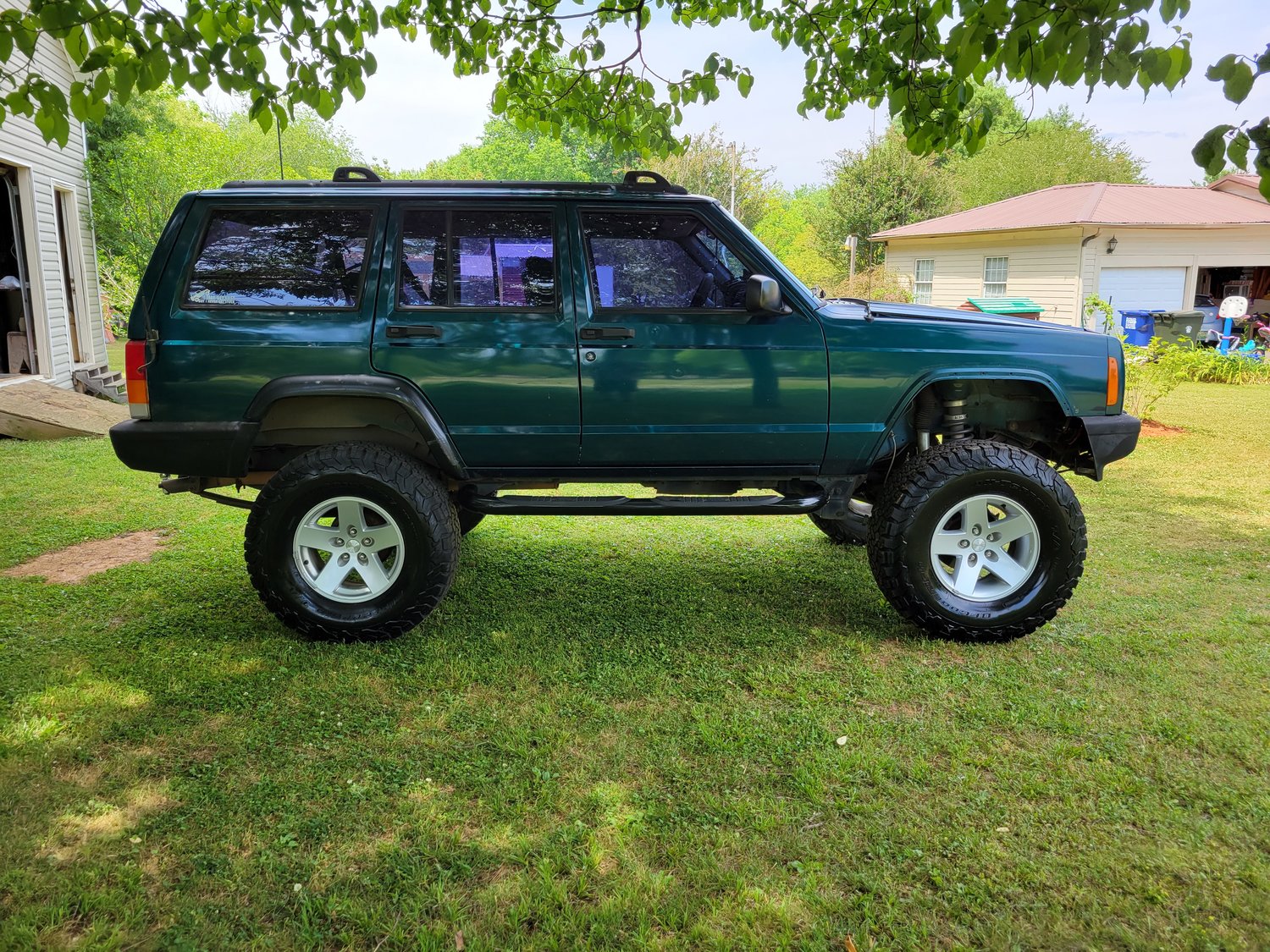 Rugged Ridge 11590.81 Tubular Side Steps in Black for 8401 Jeep