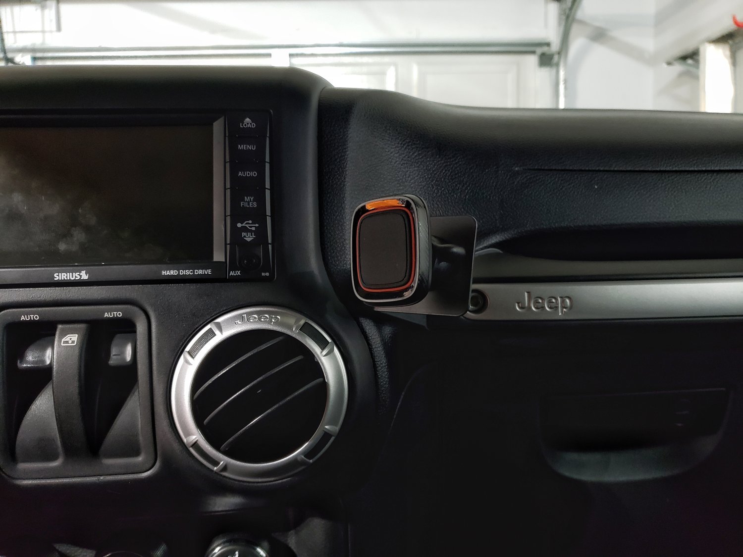 Quadratec Grab Handle Phone Mount for 0718 Jeep Wrangler JK