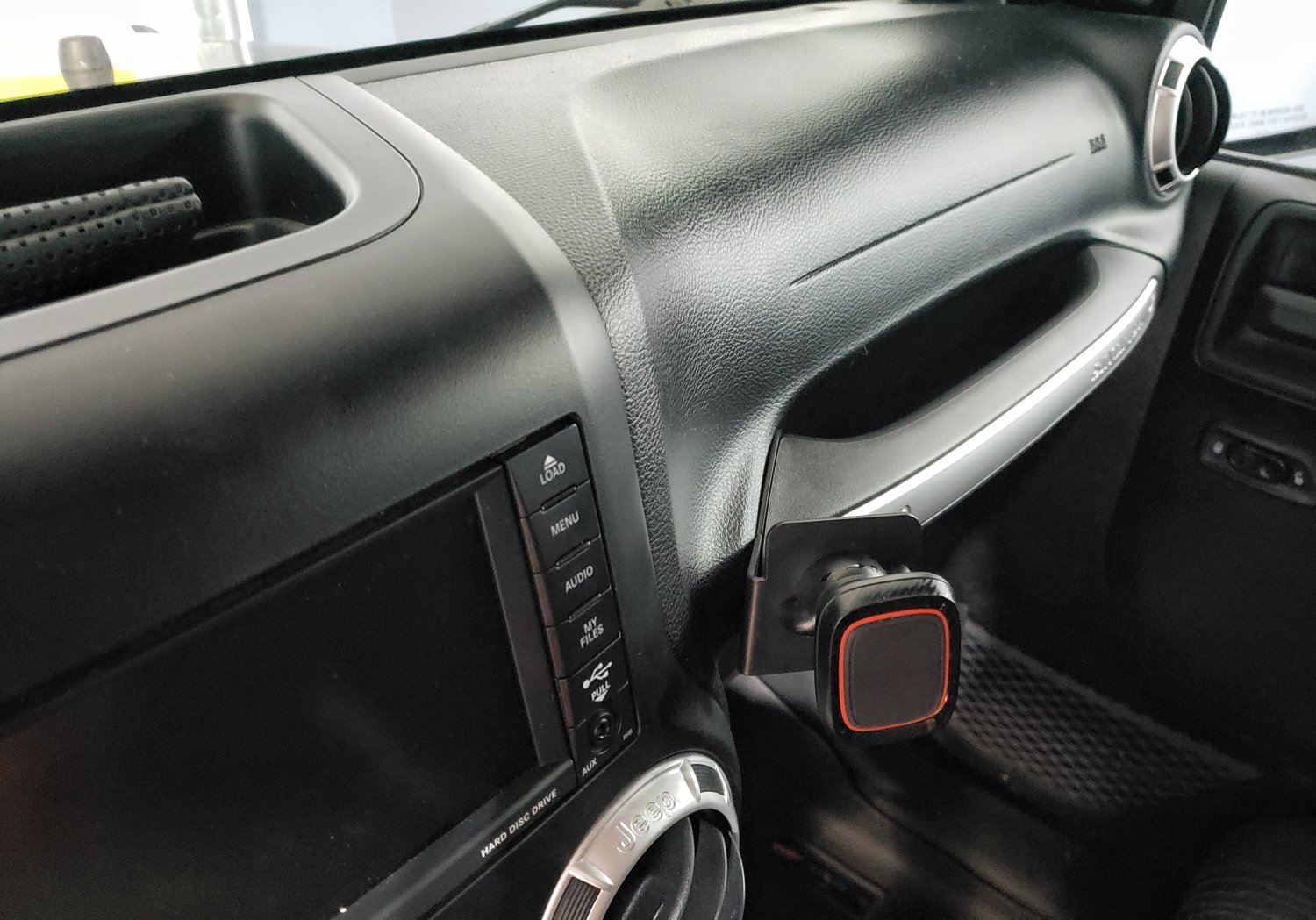 Quadratec Grab Handle Phone Mount for 0718 Jeep Wrangler JK