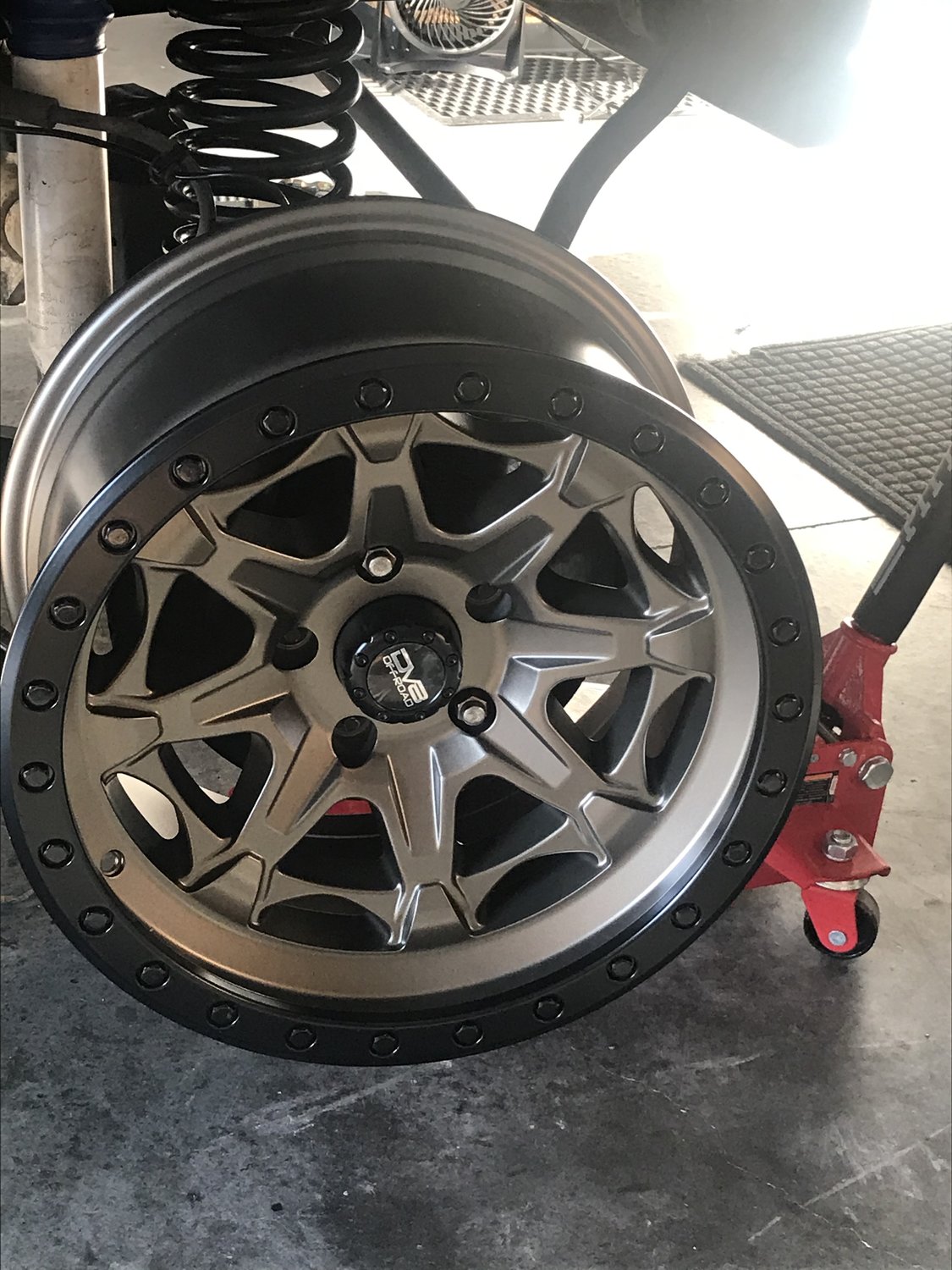 DV8 Offroad 886A7907312 886 Series Wheel in Bronze for 0719 Jeep