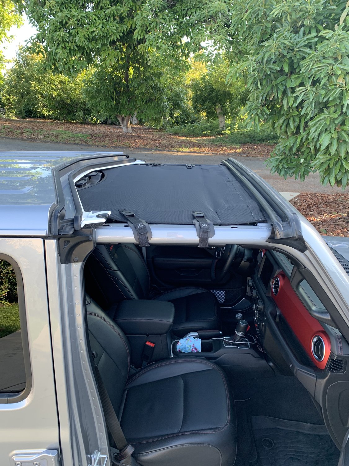 XG Cargo XG316 MagneLok Sun Shade for 1821 Jeep Wrangler JL