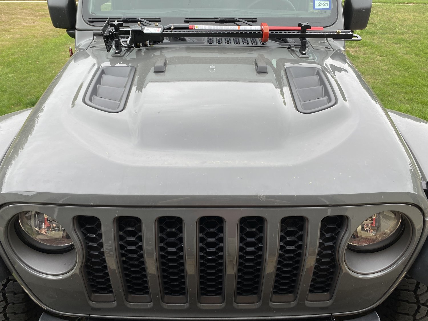 thumbnail image 2 of 20" LED Light Bar With Steel Hood Mounting Brackets For 07-17 Jeep JK Wrangler – GalaxyMotoInc 2 of 4