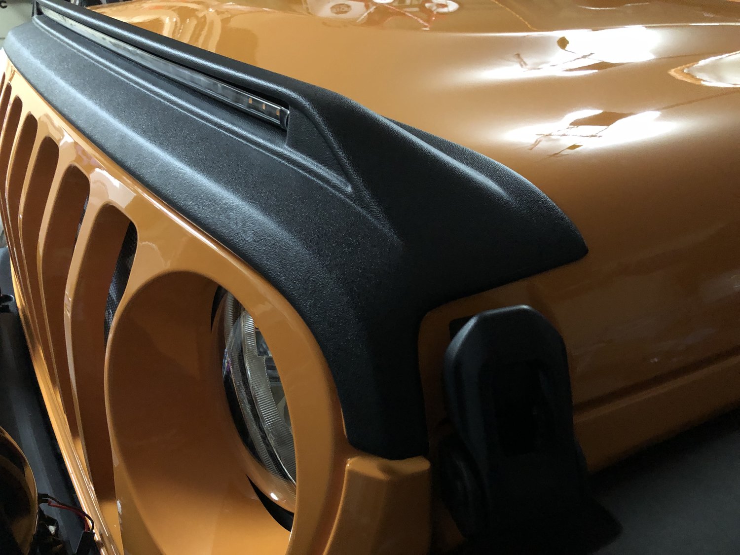 Avs 753156 Aeroskin Lightshield Hood Protector For 18 19
