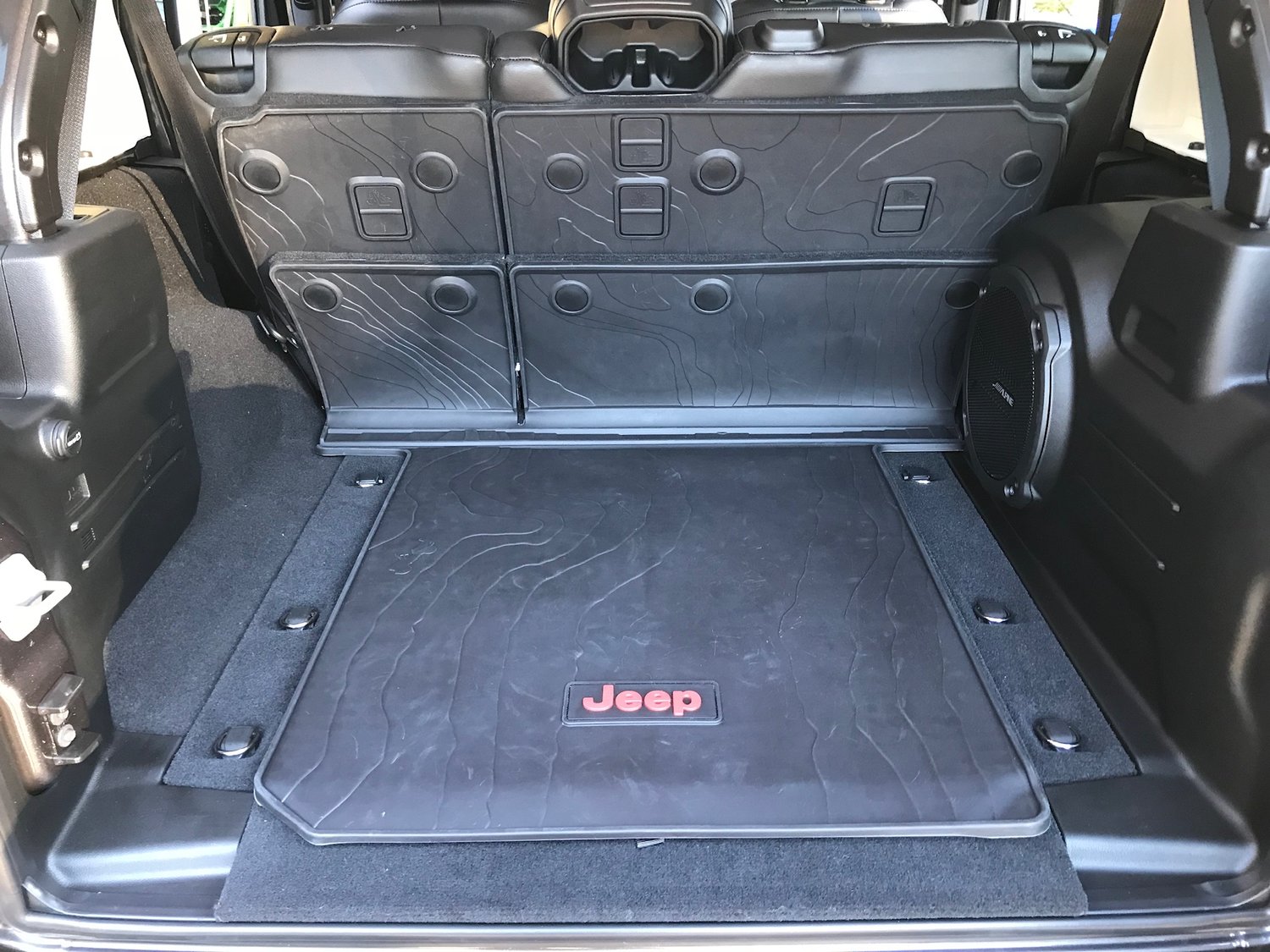 Mopar jeep 2025 jl cargo mat