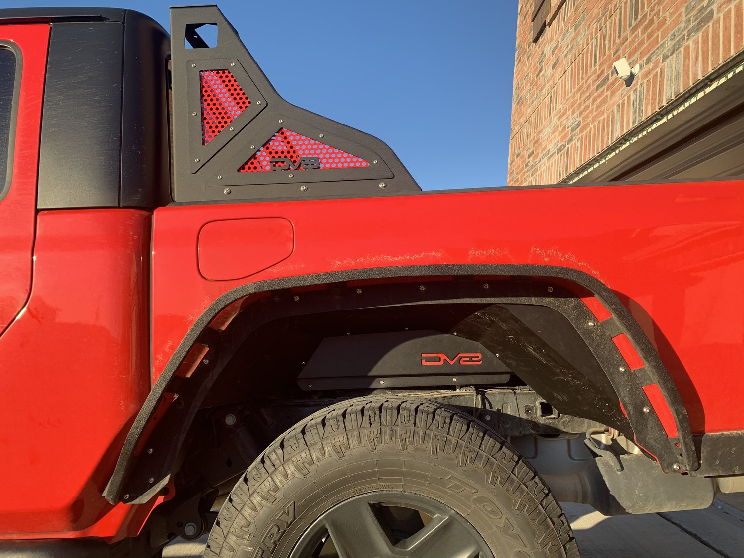 DV8 Offroad INFEND04RB Rear Inner Aluminum Fenders for 2023 Jeep