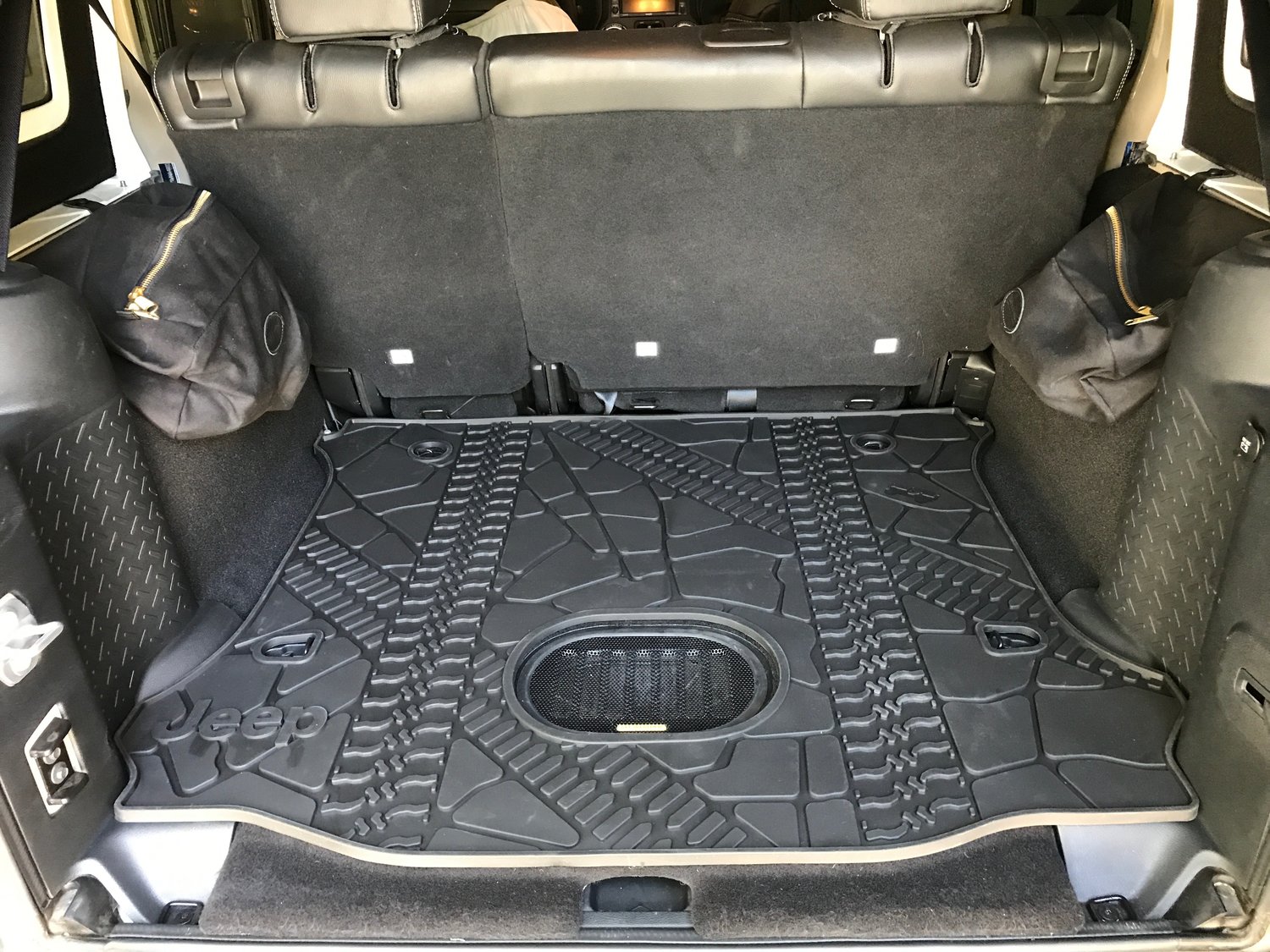 mopar 82213184 molded cargo tray