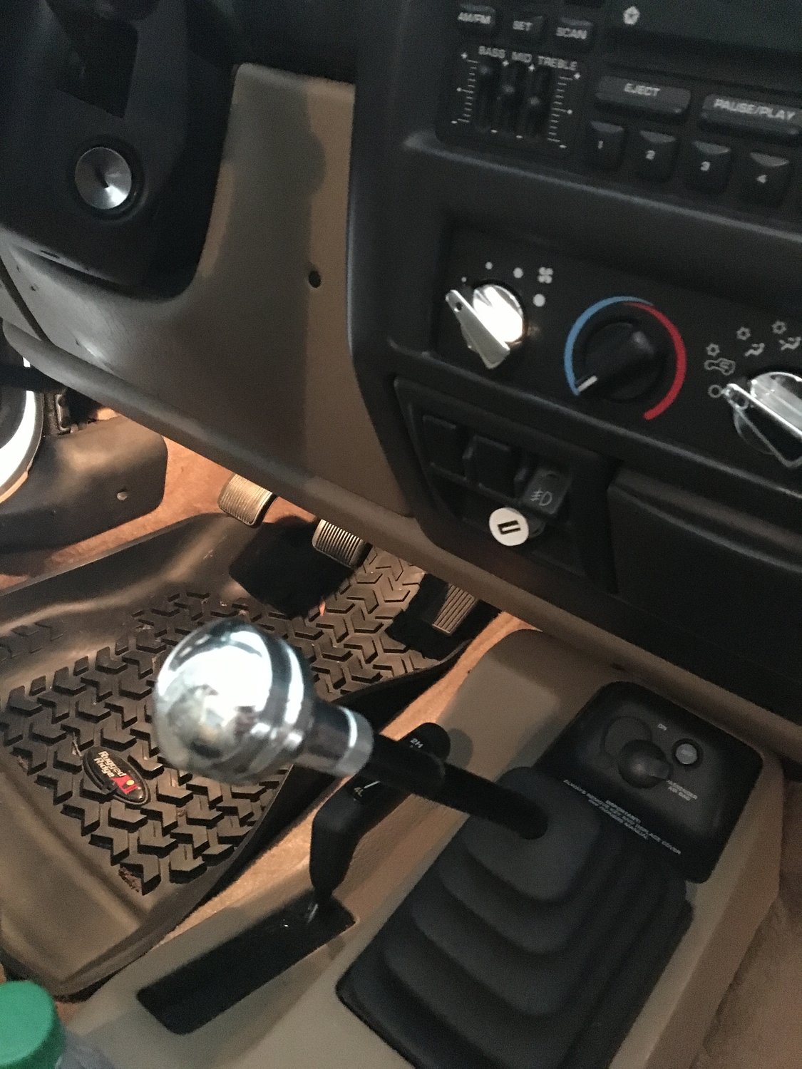 OMIX 11420.20 Billet Shift Knob with 5 Speed Pattern for 97-06 Jeep