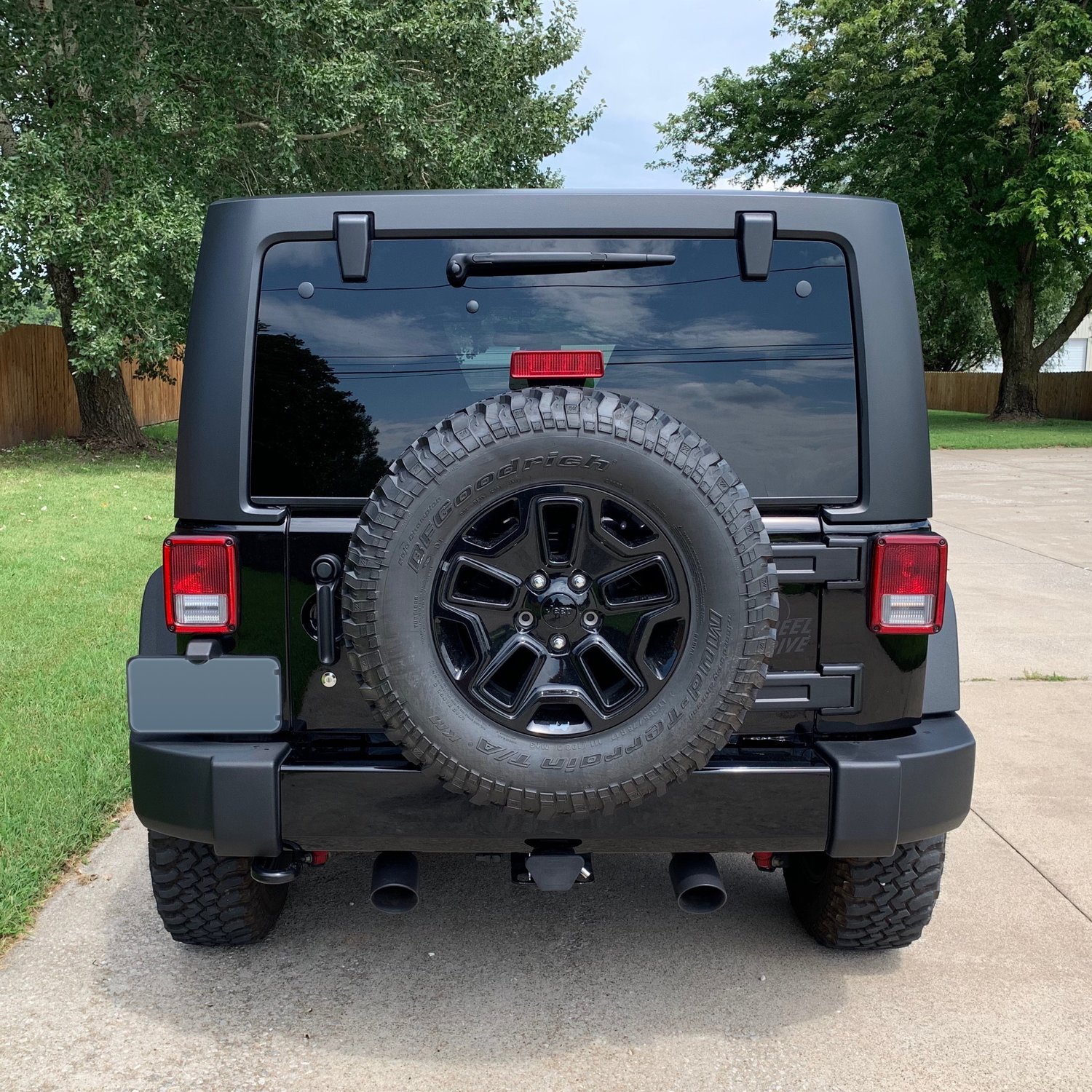 Gibson 17303B Black Ceramic Split Rear Exhaust for 0718 Jeep Wrangler