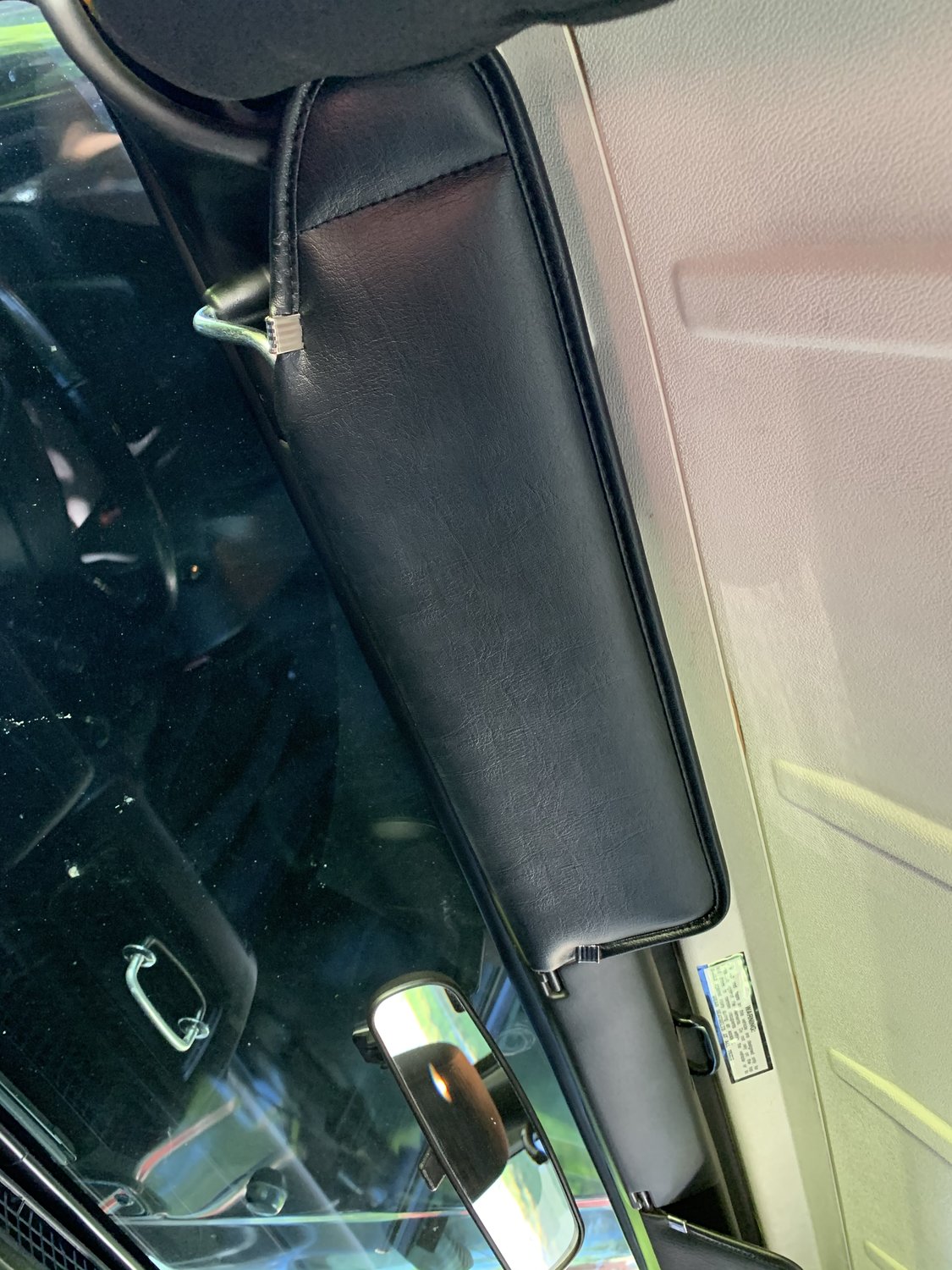 OMIX 13313.01 Replacement Sun Visors in Black for 0306 Jeep Wrangler