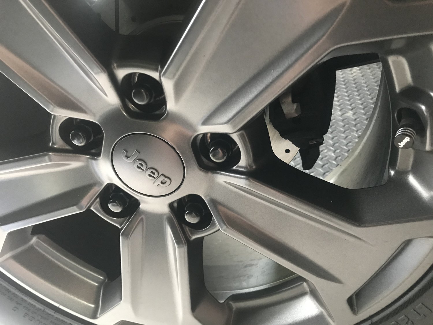 Lynx 23 Piece Classic Acorn Style Wheel Lug Nut Kit for Jeep CJ