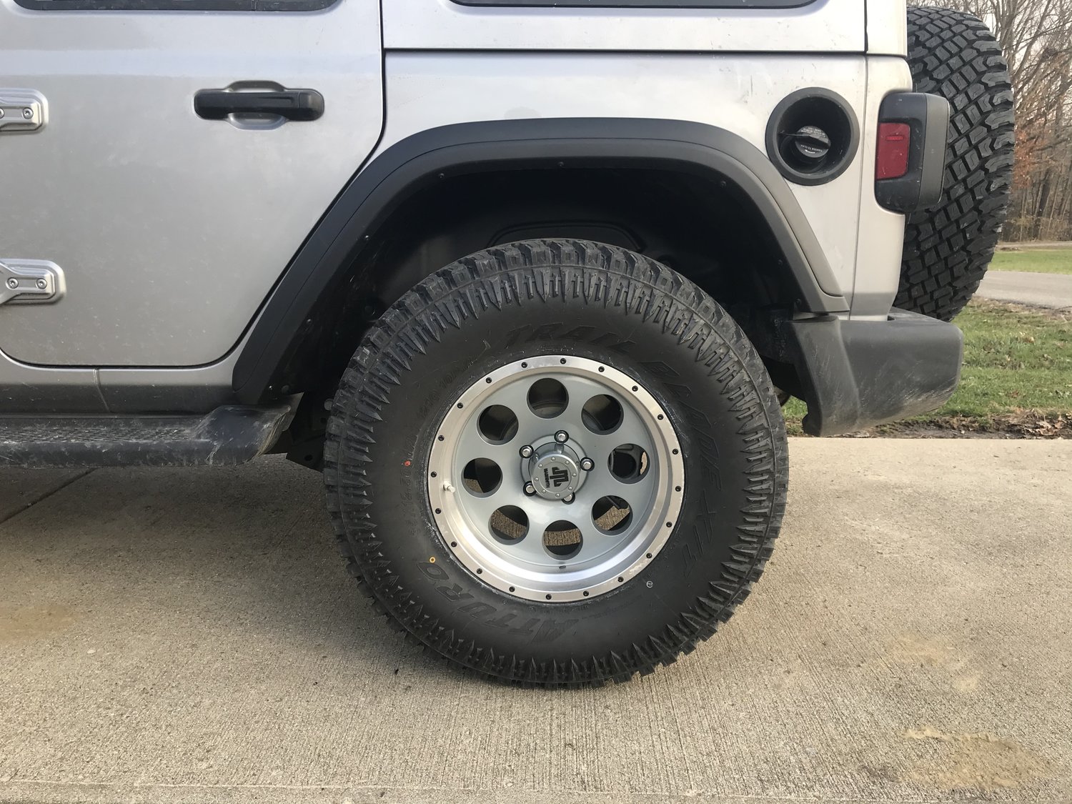 Mopar High Top Fender Flares for 1822 Jeep Wrangler JL Quadratec