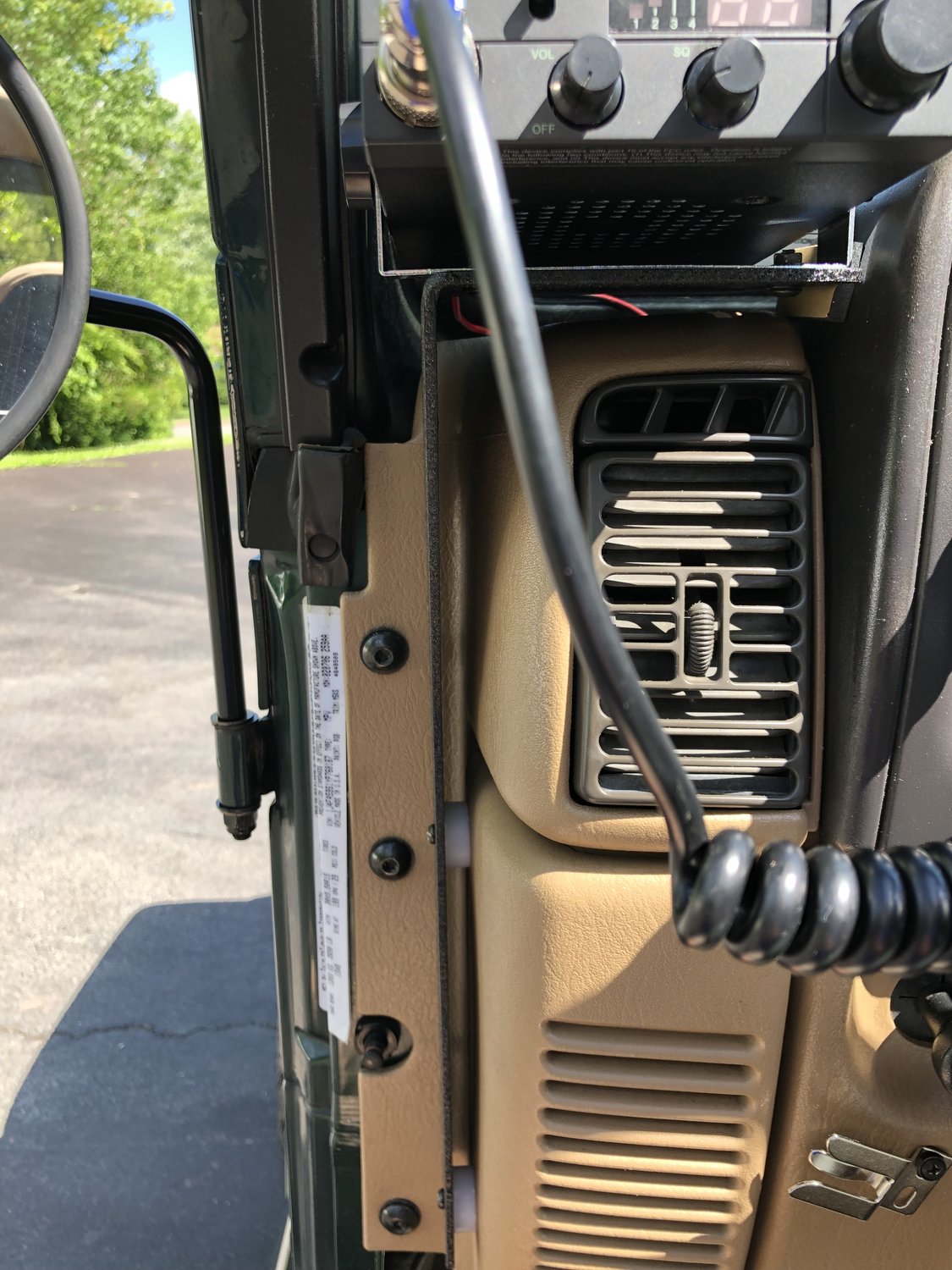 Rugged Ridge 13551.09 CB Radio Dash Mount for 9706 Jeep Wrangler TJ