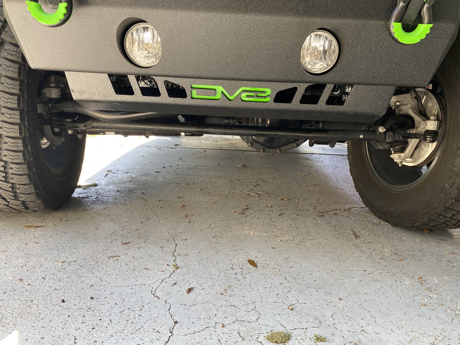 DV8 Offroad SPJL01 Sway Bar Disconnect Skid Plate for 1820 Jeep