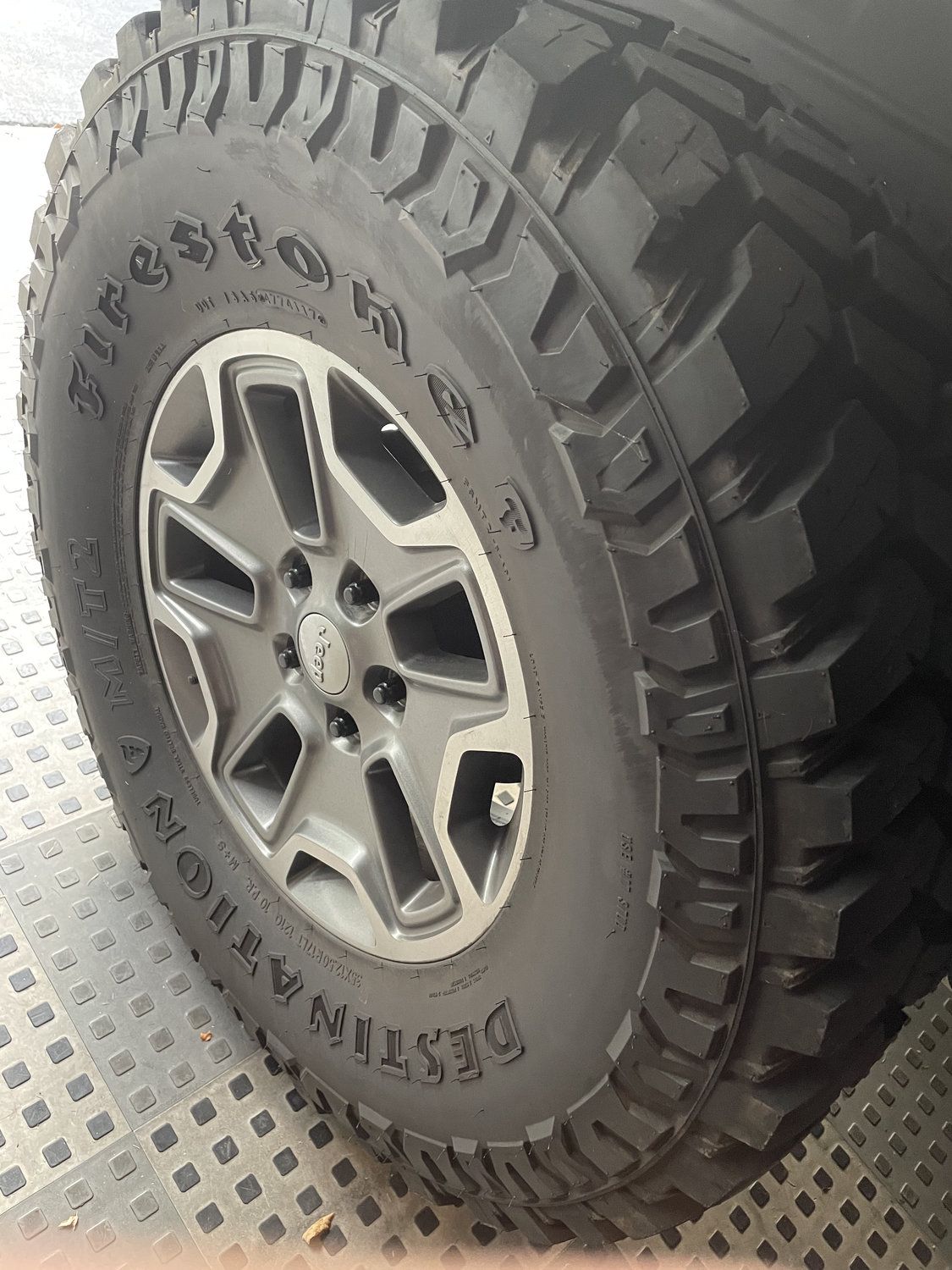 Gorilla Automotive Spline Drive Lug Nut Kit Quadratec