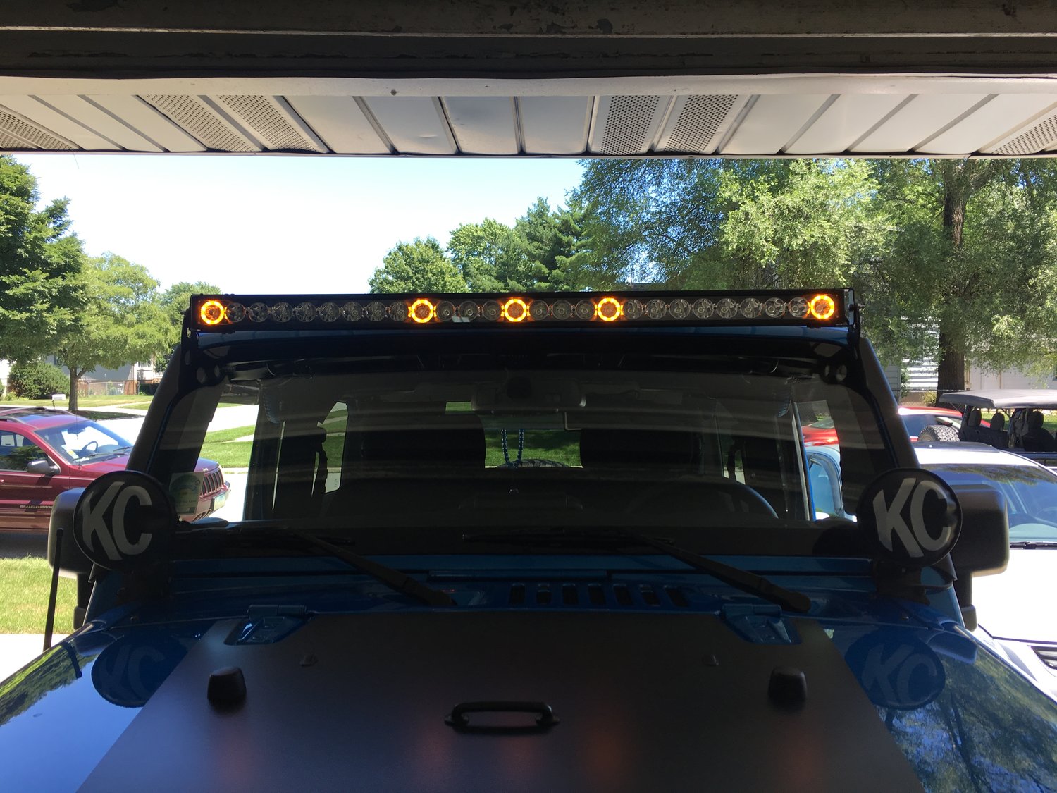 Quadratec J5 Led Light Bar With 2 Bolt Style Windshield