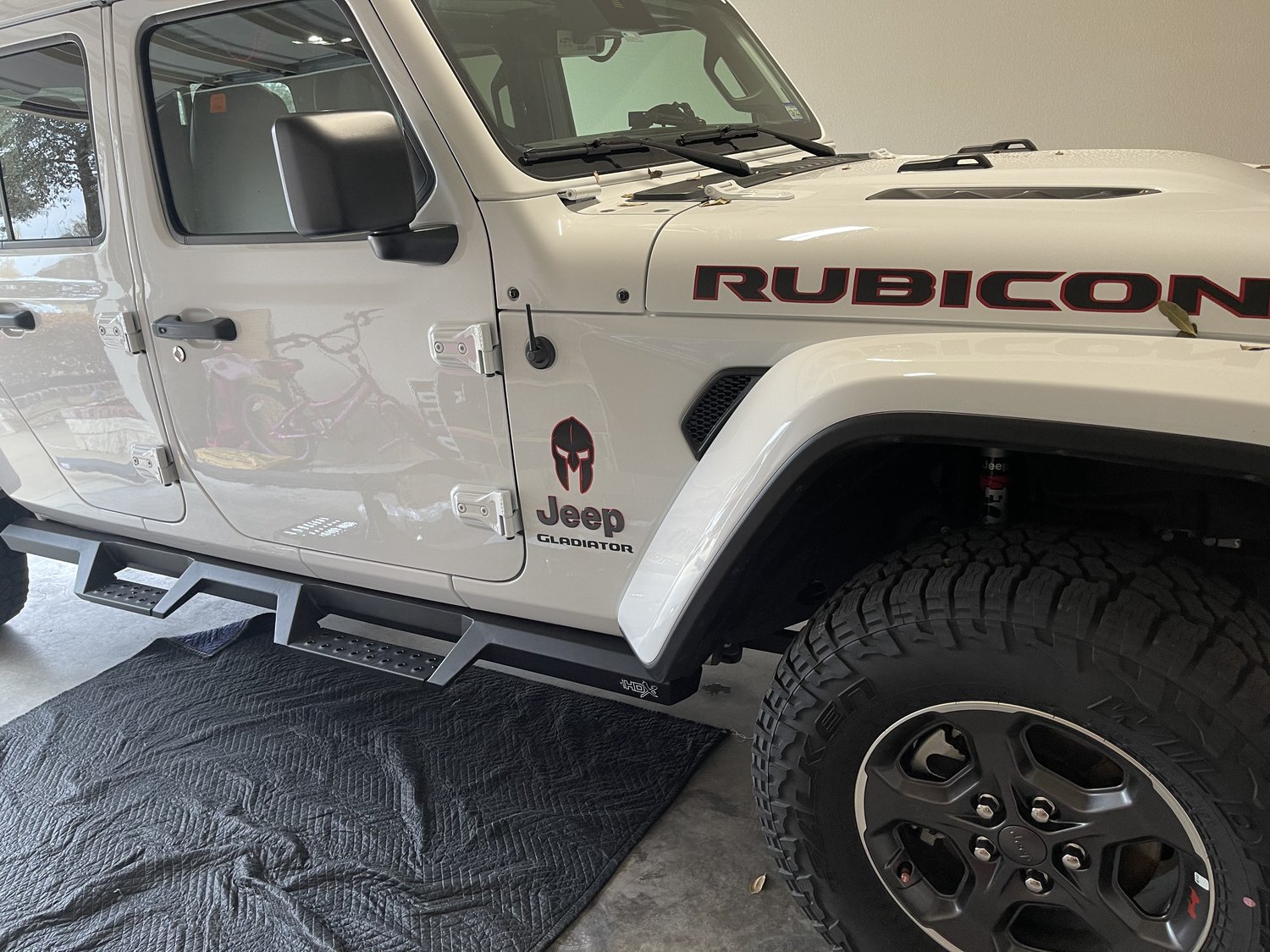 Westin HDX Drop Nerf Steps in Textured Black for 2020 Jeep Gladiator JT