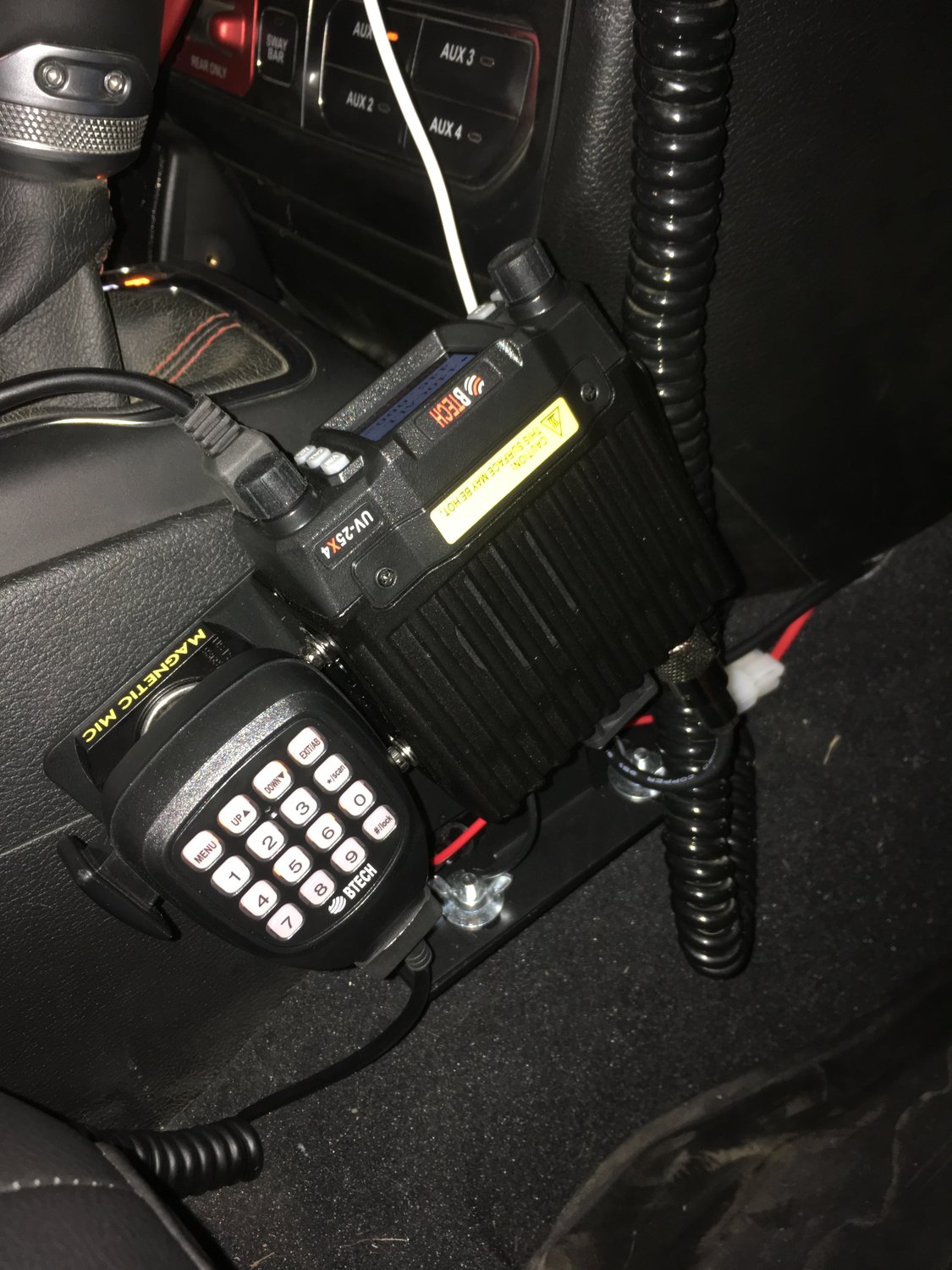 Quadratec Quick Disconnect Universal CB Radio Mount for 1822 Jeep Wrangler JL & Gladiator JT