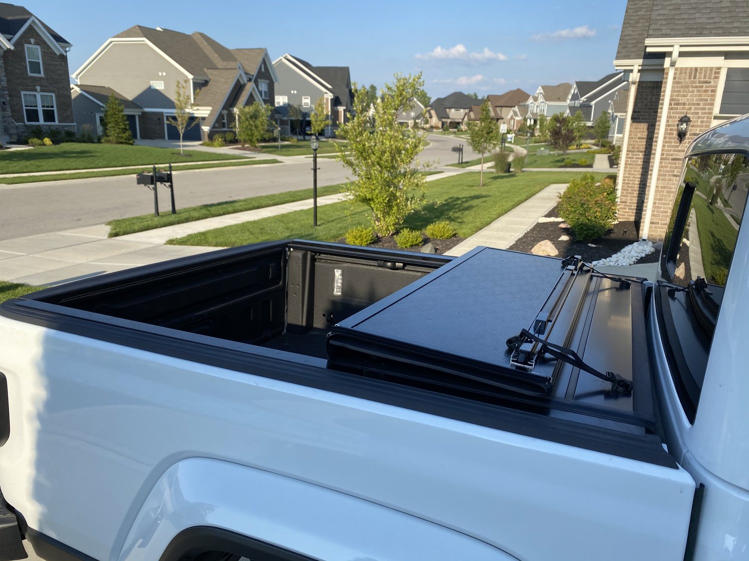 Mopar 82215616 Hard TriFold Tonneau Cover for 2021 Jeep Gladiator JT