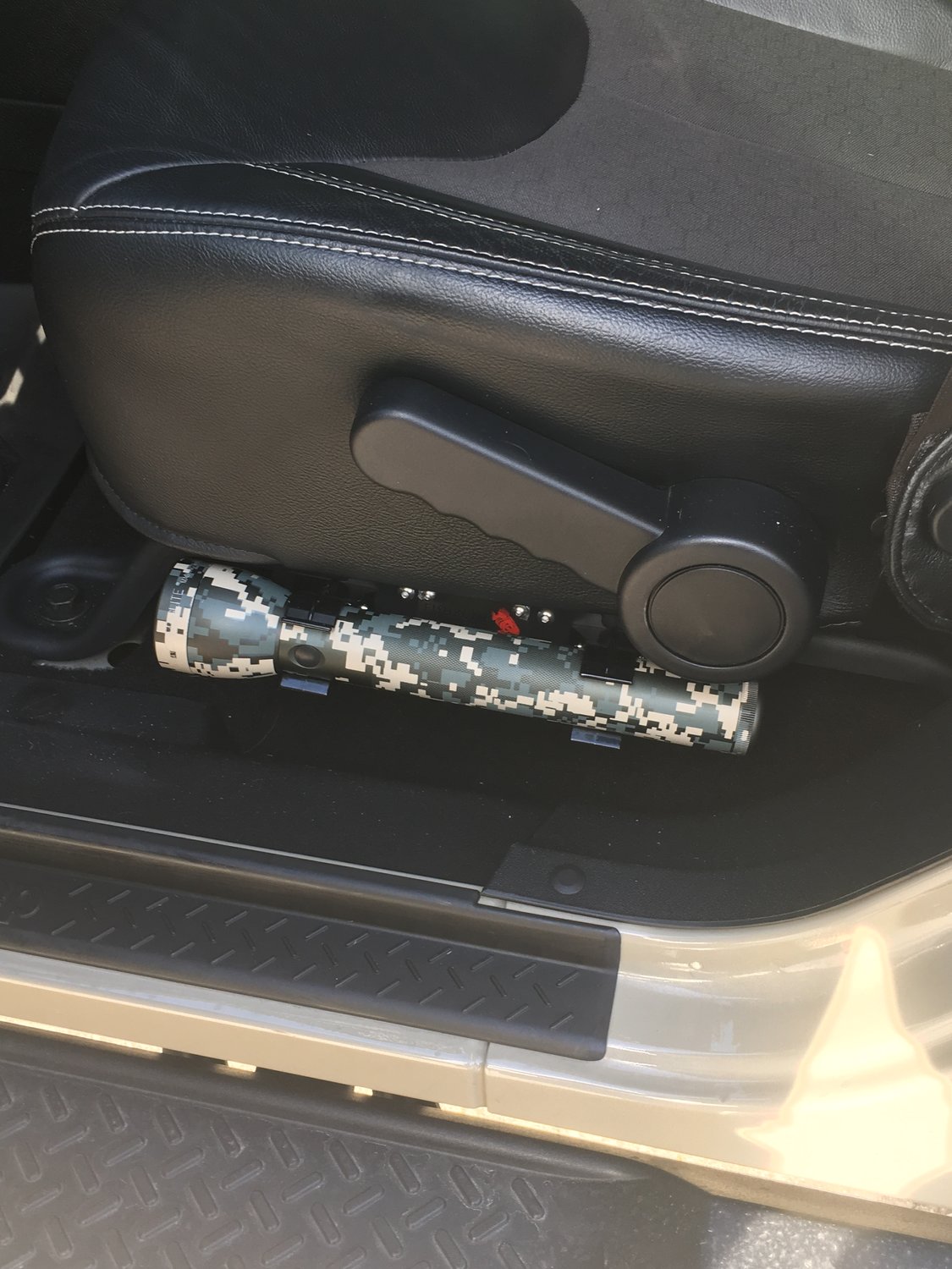 Fishbone Offroad FB25091 Front Seat Flashlight Mount for 0718 Jeep