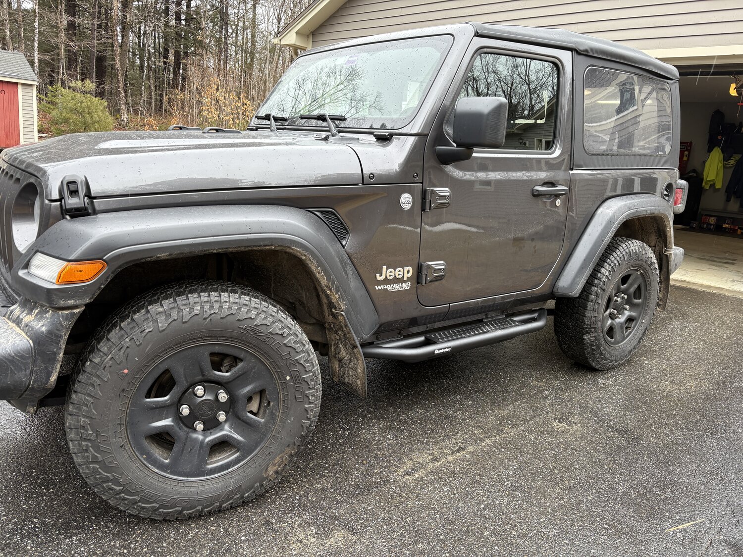 Quadratec QRC Side Armor with Step for 18-23 Jeep Wrangler