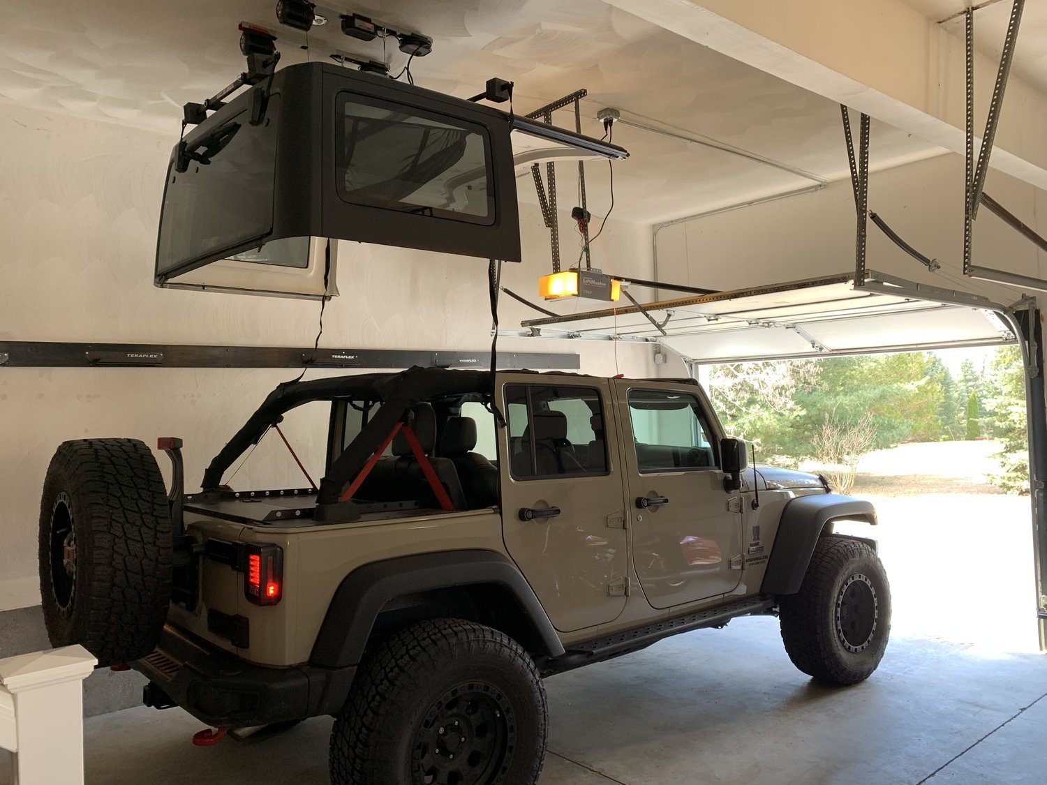 Garage Smart MYL-KHT00-01 Hardtop Lifter with Bluetooth for 07-21 Jeep
