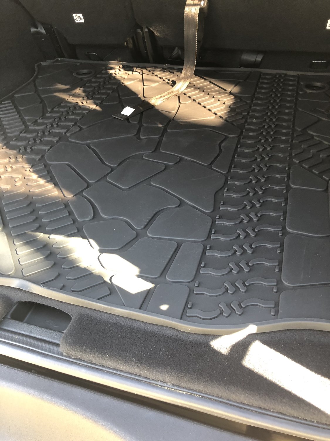 Mopar Floor Liner Slush Mat with Tire Tread Pattern Kit for 1418 Jeep