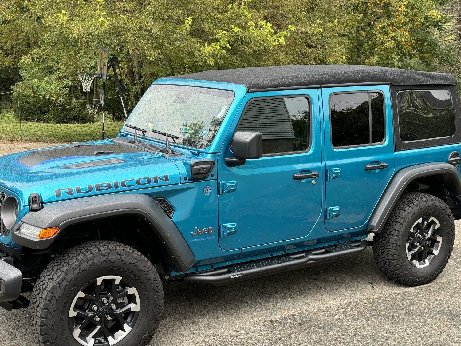 Quadratec QRC Side Armor with Step for 18-24 Jeep Wrangler