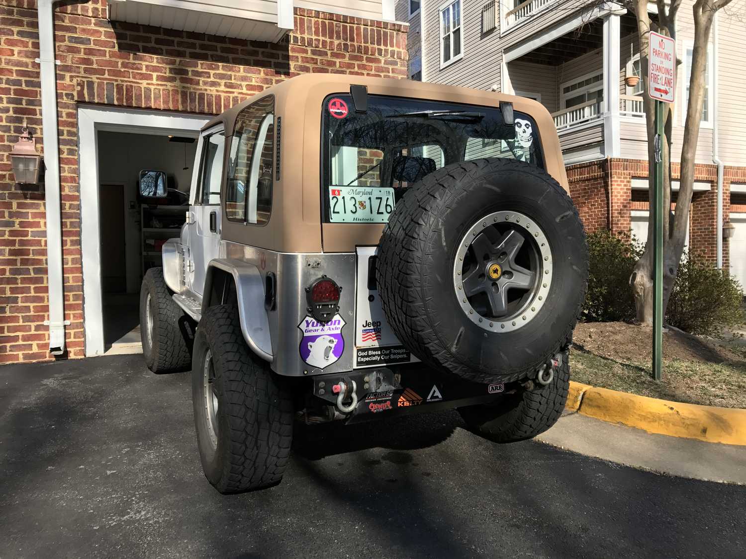 Bestop 6196001 HighRock 4x4 Oversize Tire Carrier for 8706 Jeep