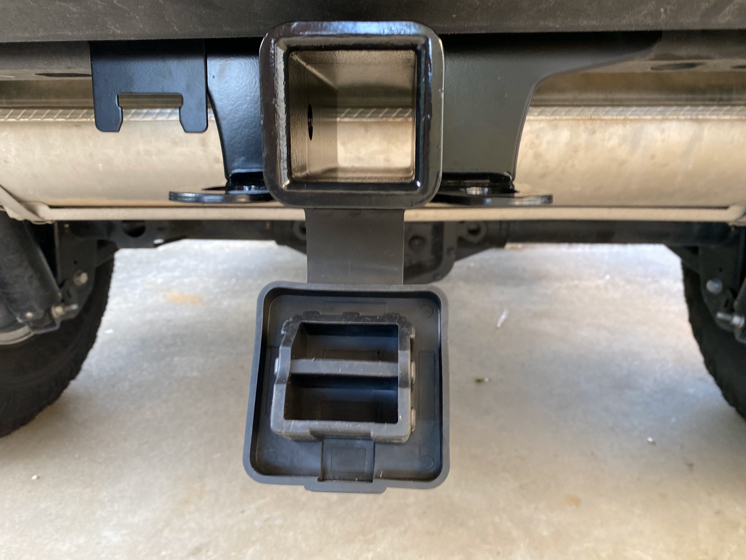 Quadratec Premium 2" Receiver Hitch for 1824 Jeep Wrangler JL Quadratec