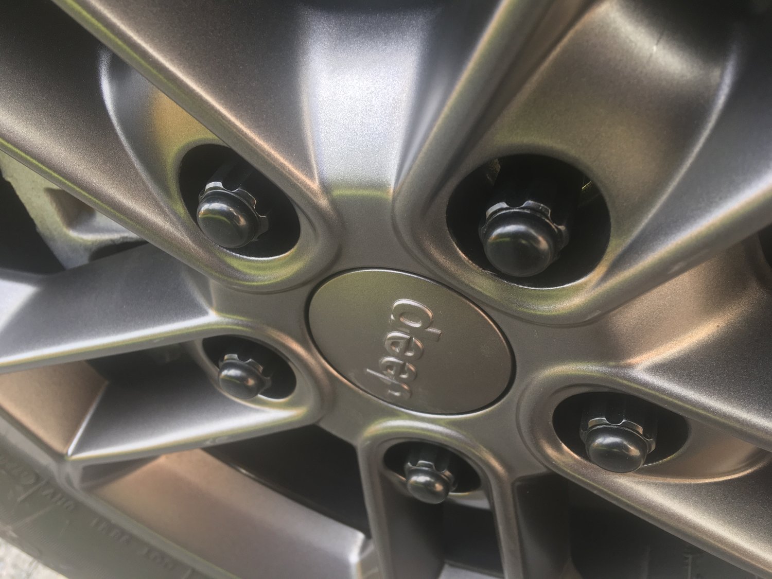 Lynx 23 Piece Classic Acorn Style Wheel Lug Nut Kit for 1824 Jeep