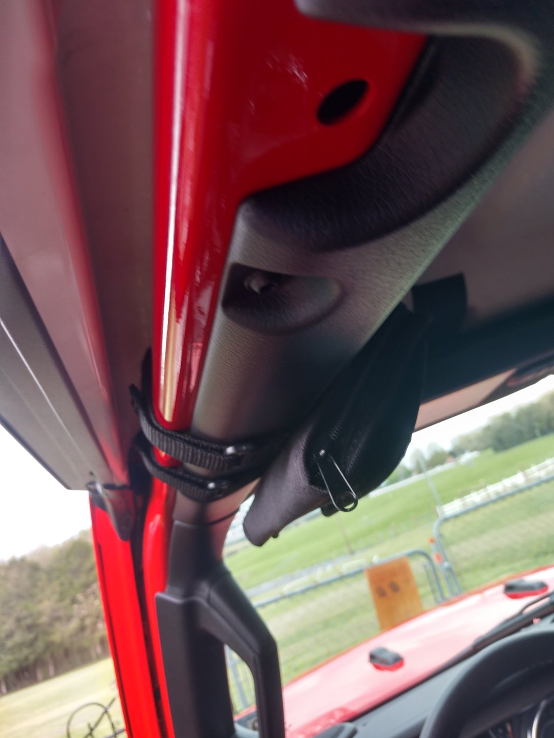 Rugged Ridge 12101.52 3" Rollbar Sunglass Holder in Black for 9720