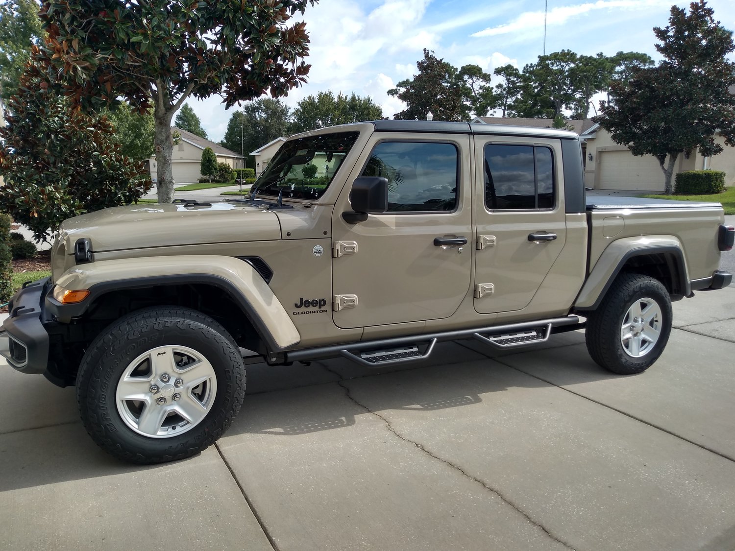 NFAB 519418012 2" Nerf Steps RS for 2023 Jeep Gladiator JT Quadratec