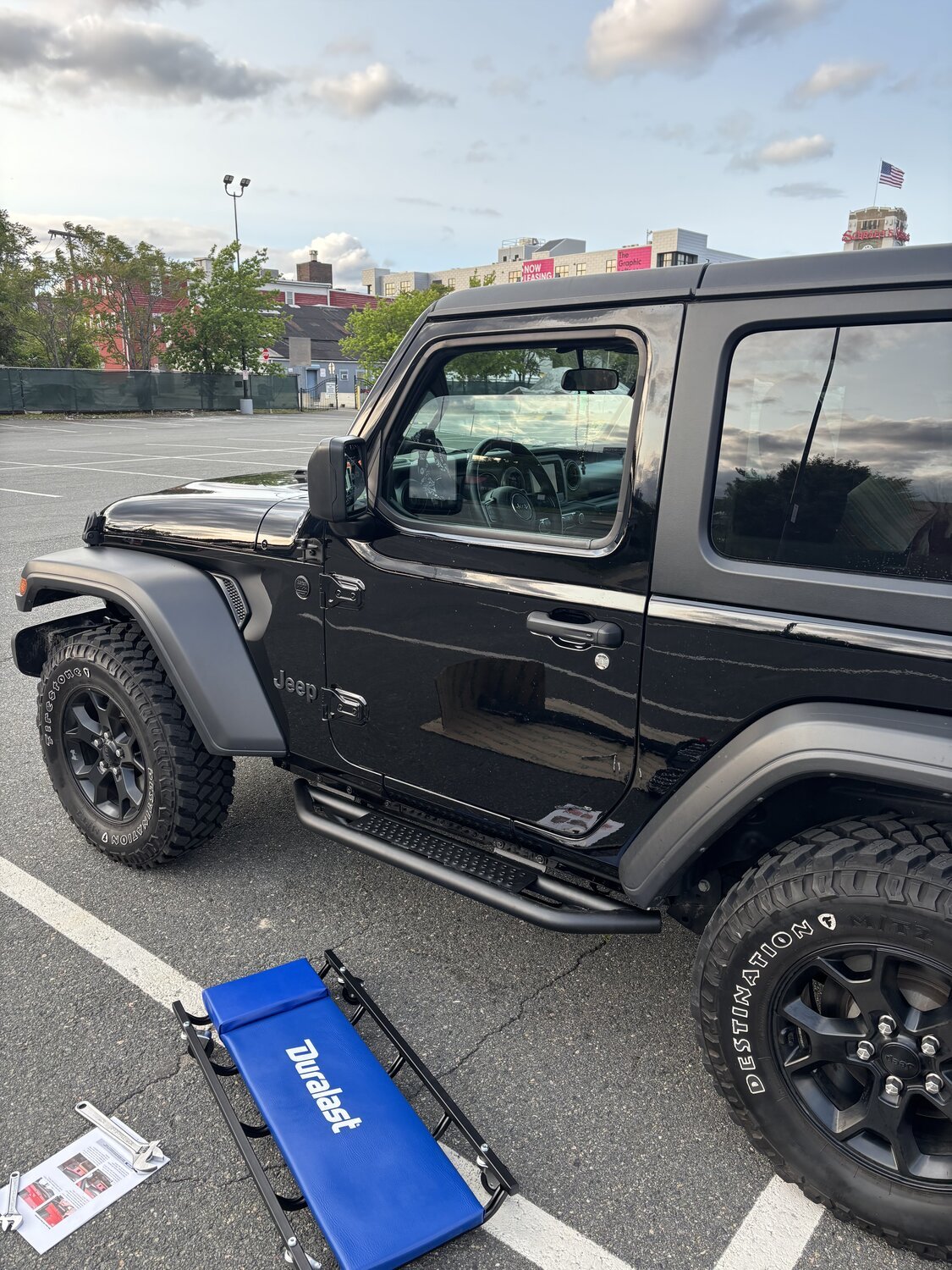 Quadratec QRC Side Armor with Step for 18-23 Jeep Wrangler