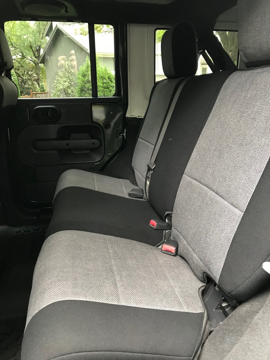 TecStyle Custom Fit Front and Rear Cloth Seat Covers for 0718 Jeep