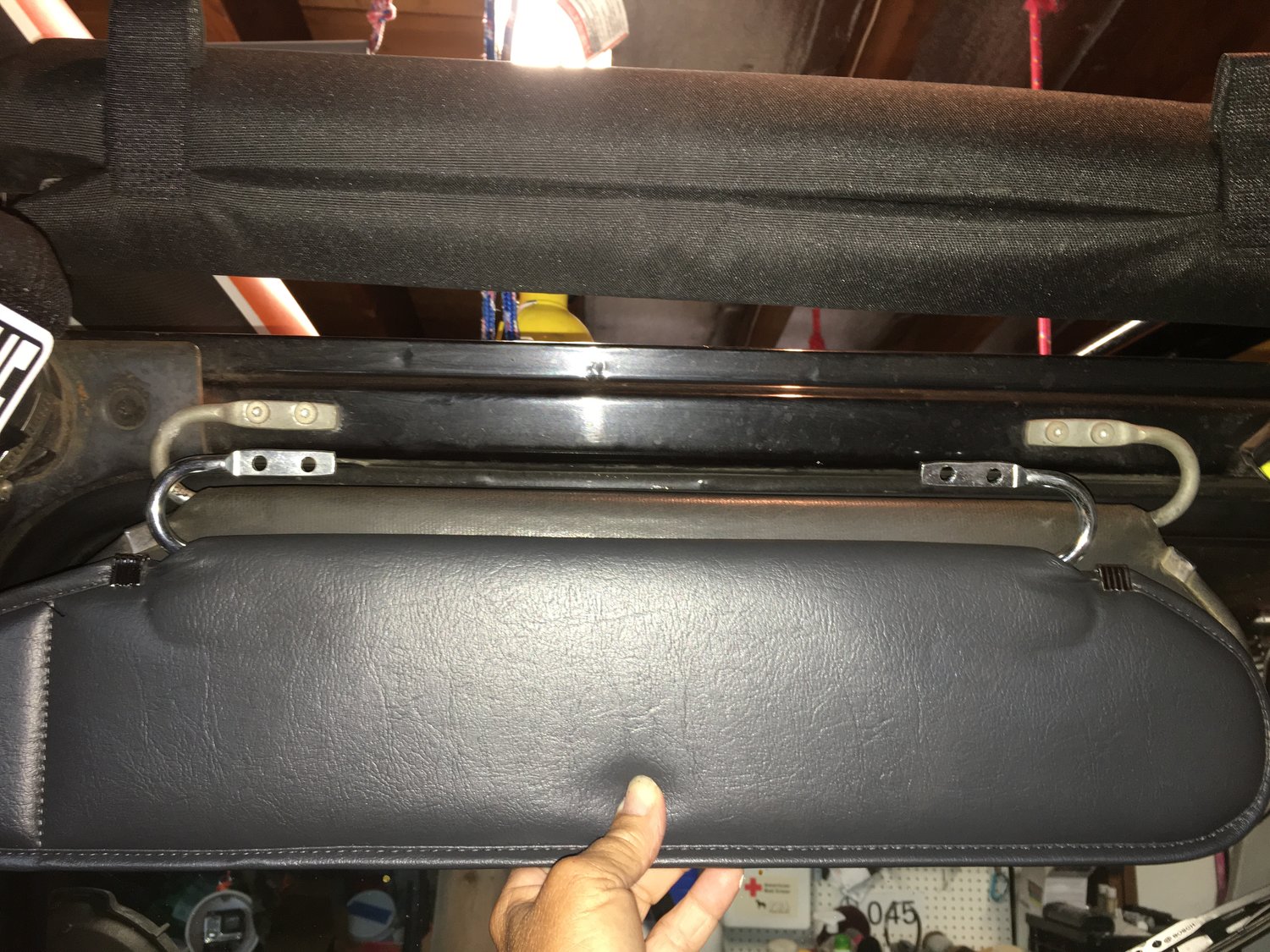 OMIX Replacement Sun Visors for 8795 Jeep Wrangler YJ Quadratec