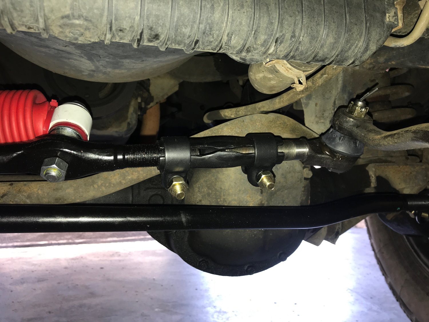 Crown Automotive Rt21004 Heavy Duty Steering Kit For 97 06