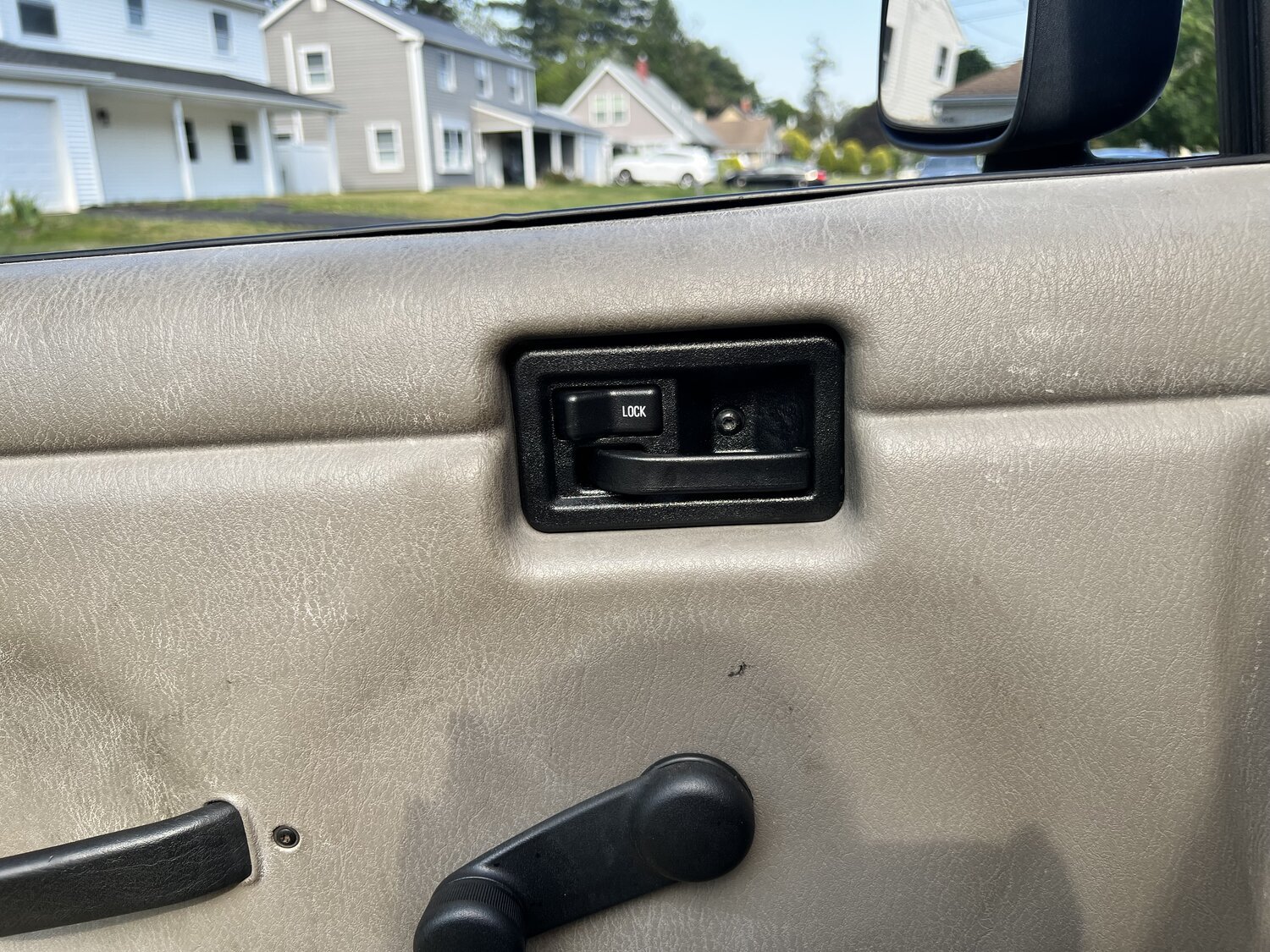 OMIX 11812.13 Driver Side Interior Door Handle in Black for